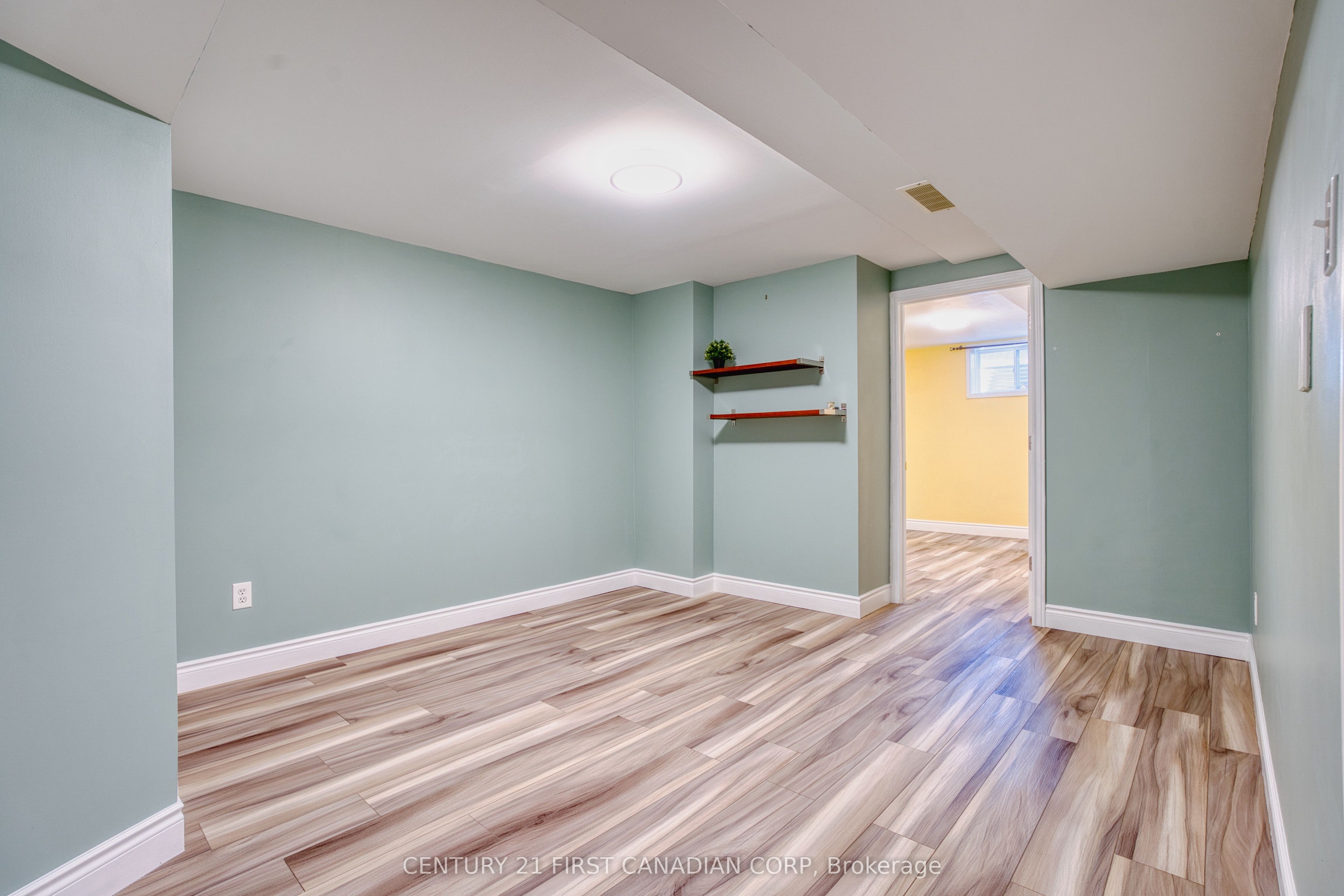 97 Mctaggart Court Property Photo 36