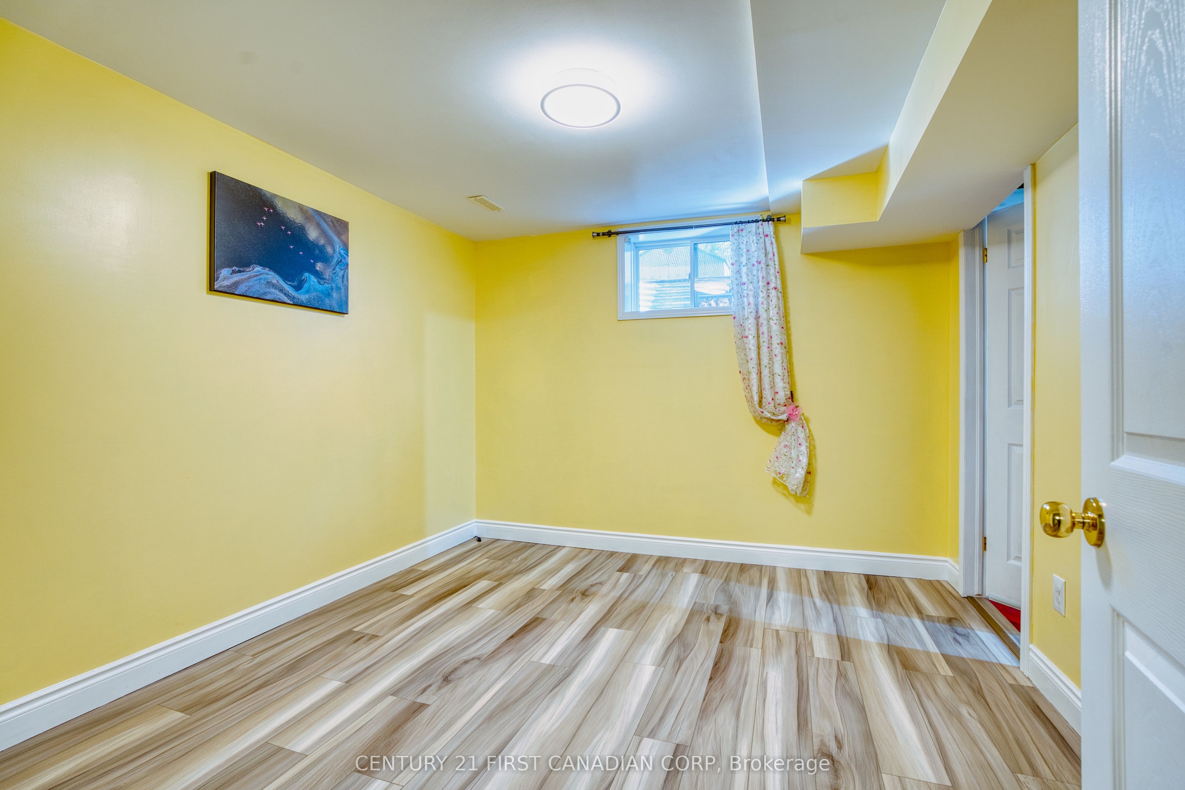 97 Mctaggart Court Property Photo 37