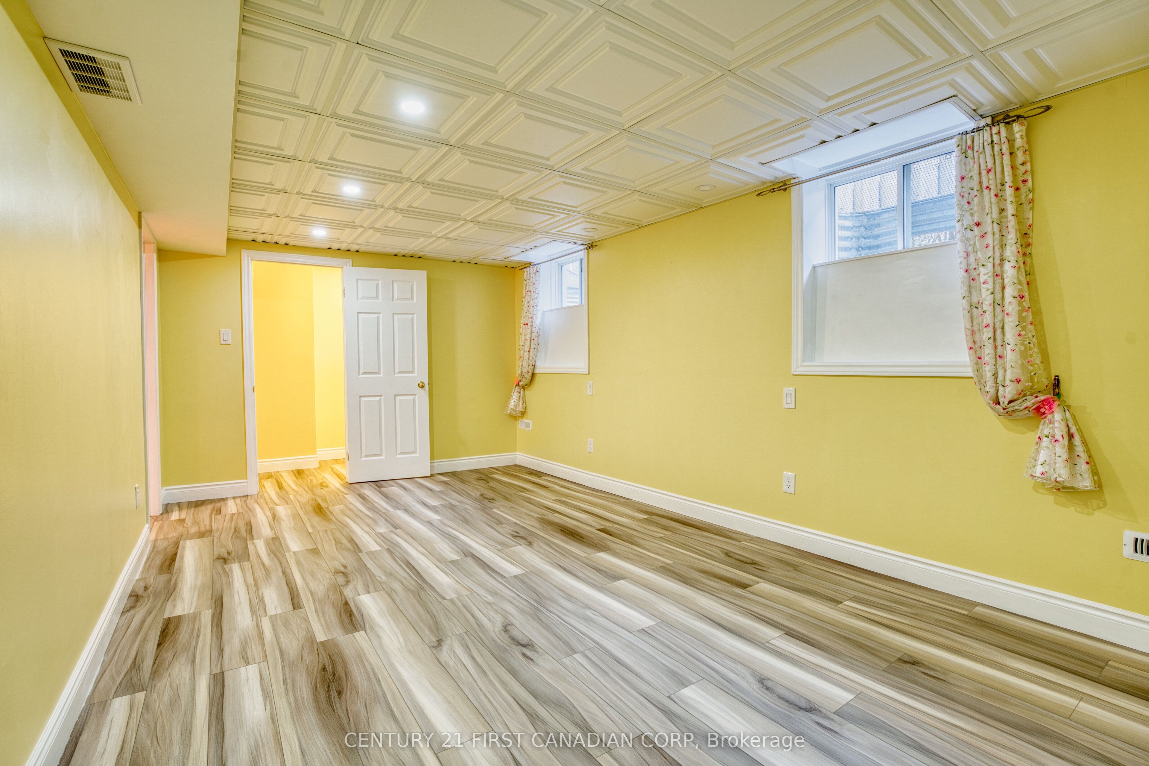 97 Mctaggart Court Property Photo 39