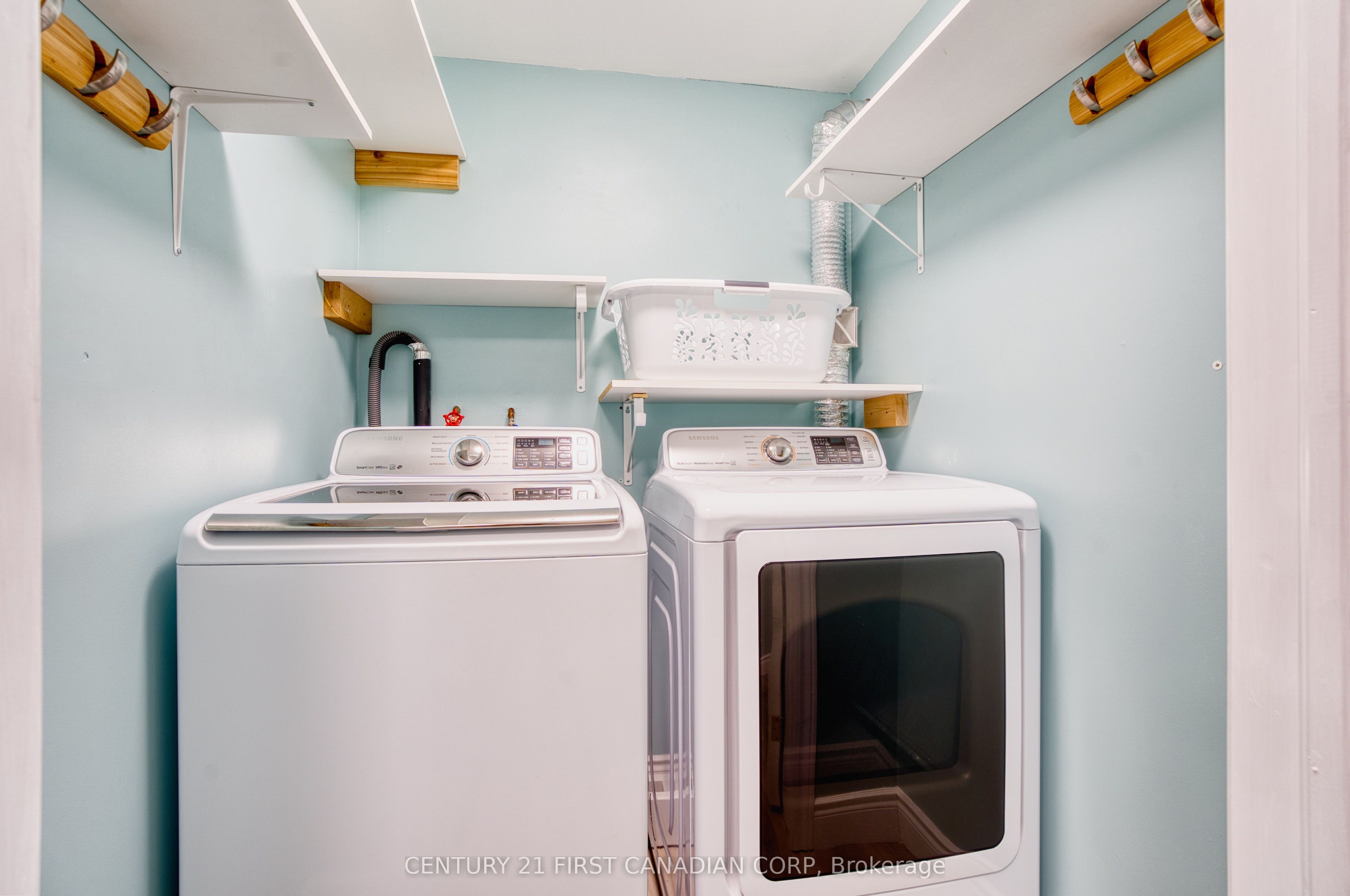 97 Mctaggart Court Property Photo 41