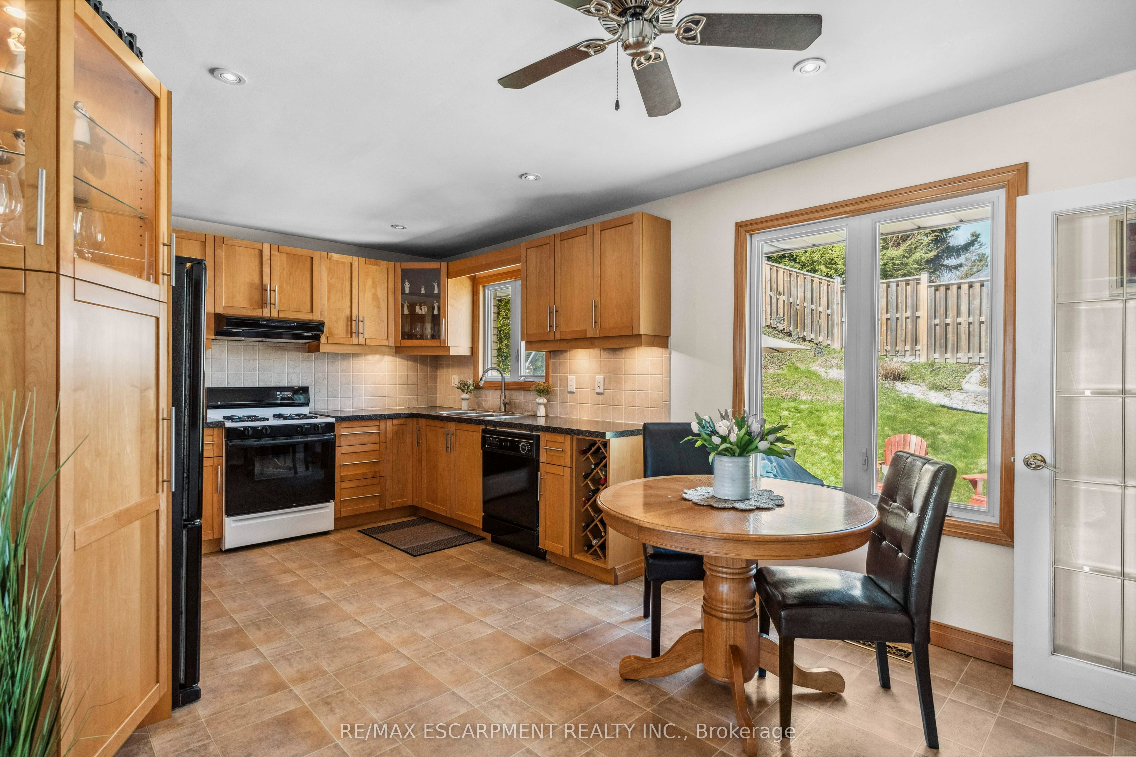 77 Hill Crest N/a Property Photo 8