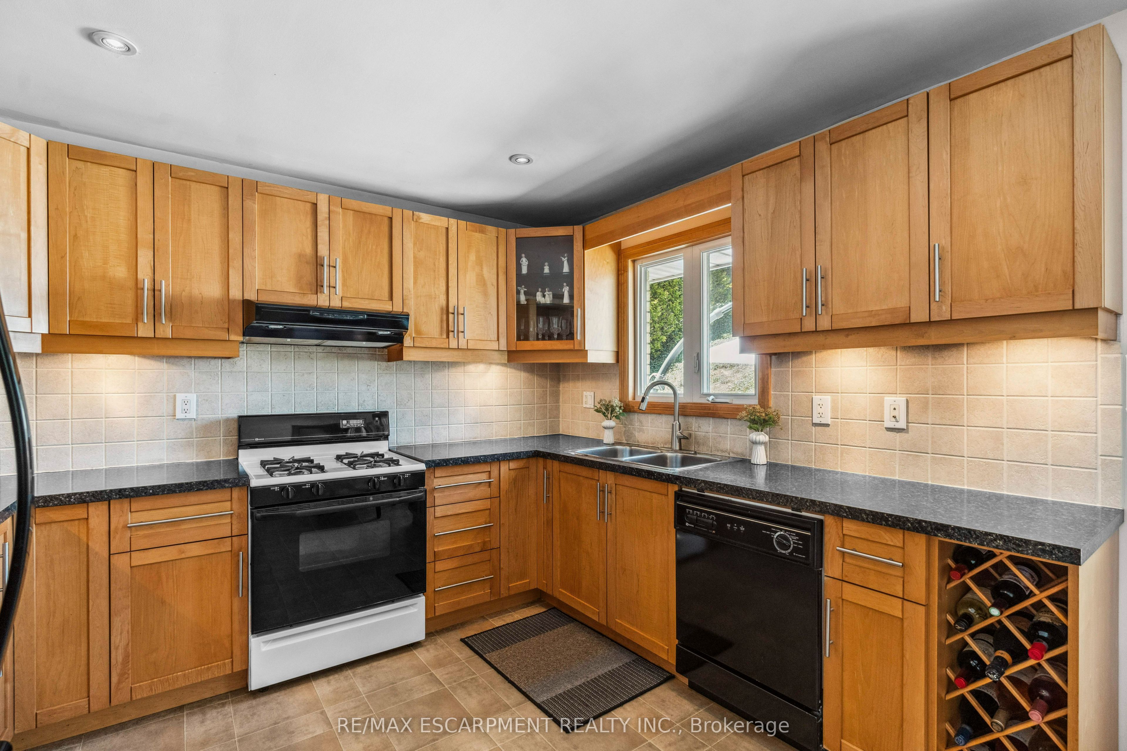 77 Hill Crest N/a Property Photo 10