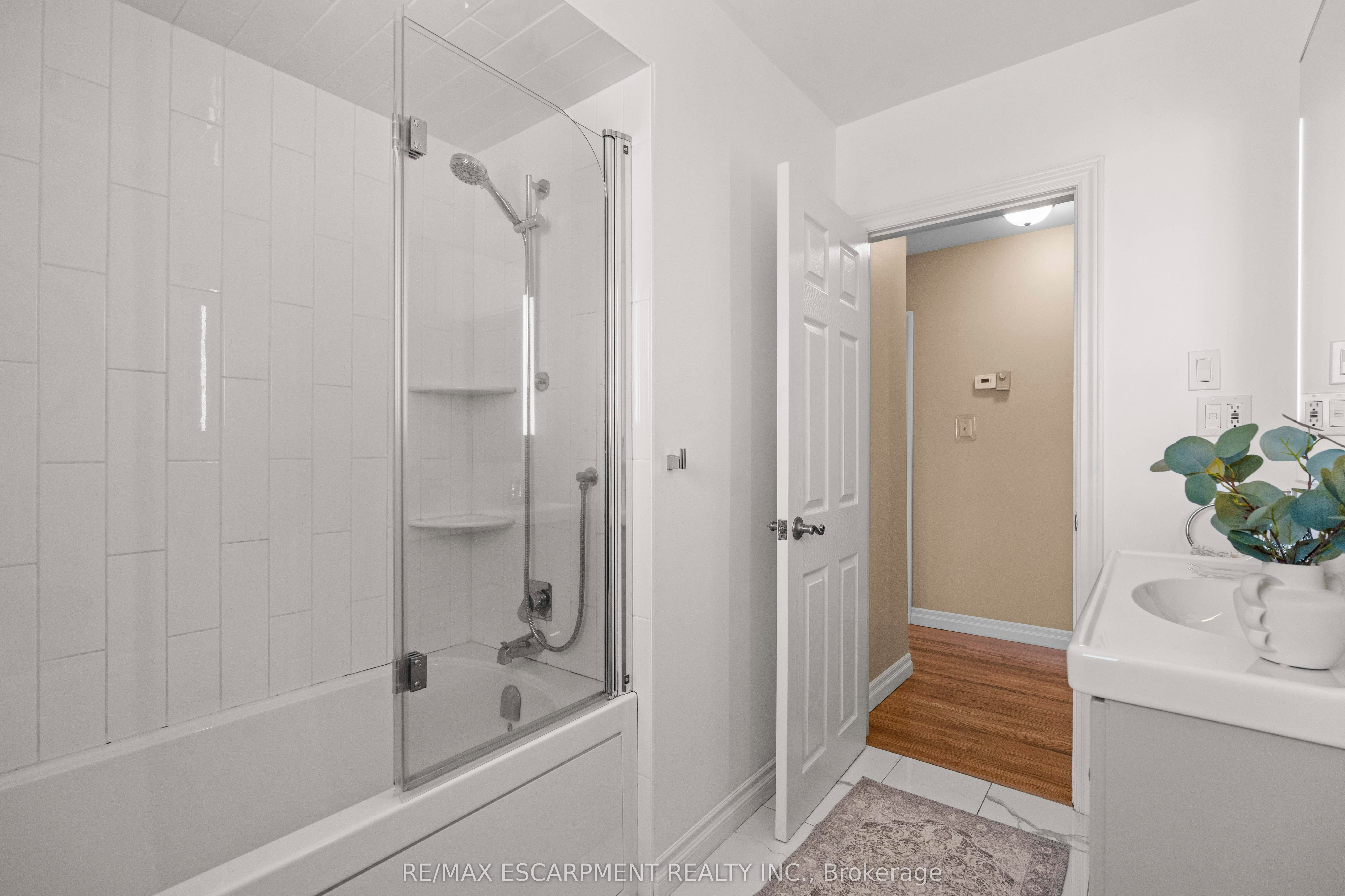 77 Hill Crest N/a Property Photo 17