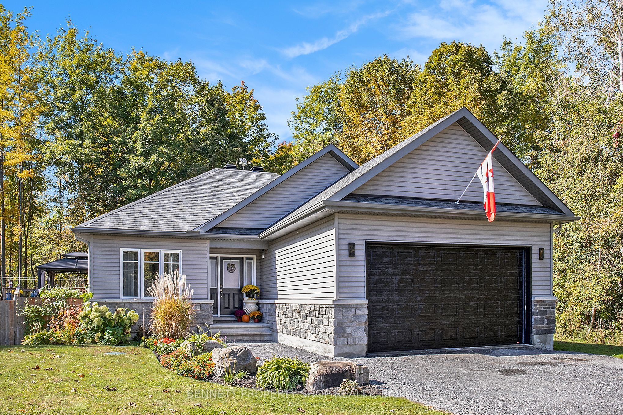 2050 Thibault Court Property Photo 1
