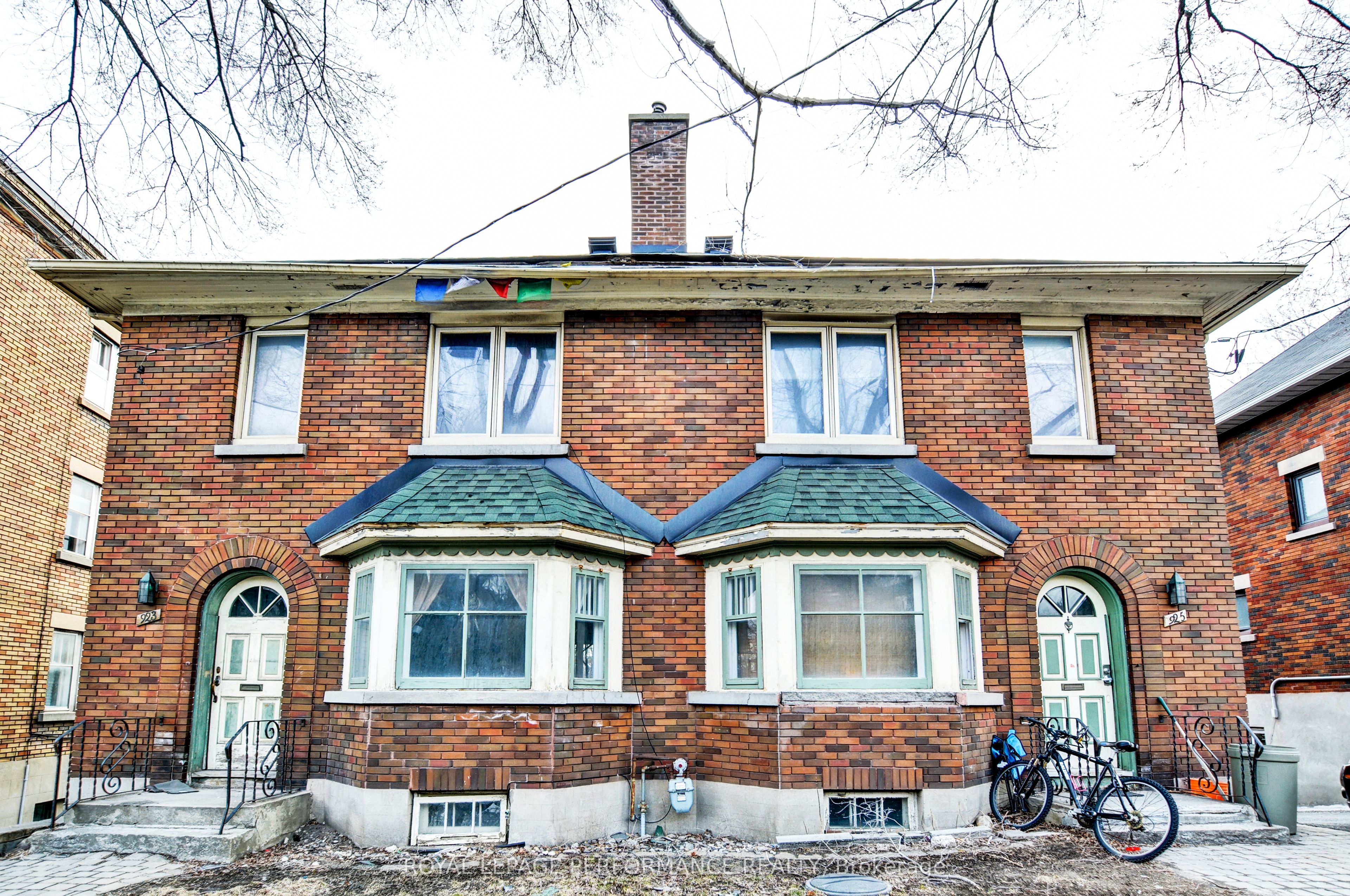 923-949 Bronson Avenue Property Photo 3