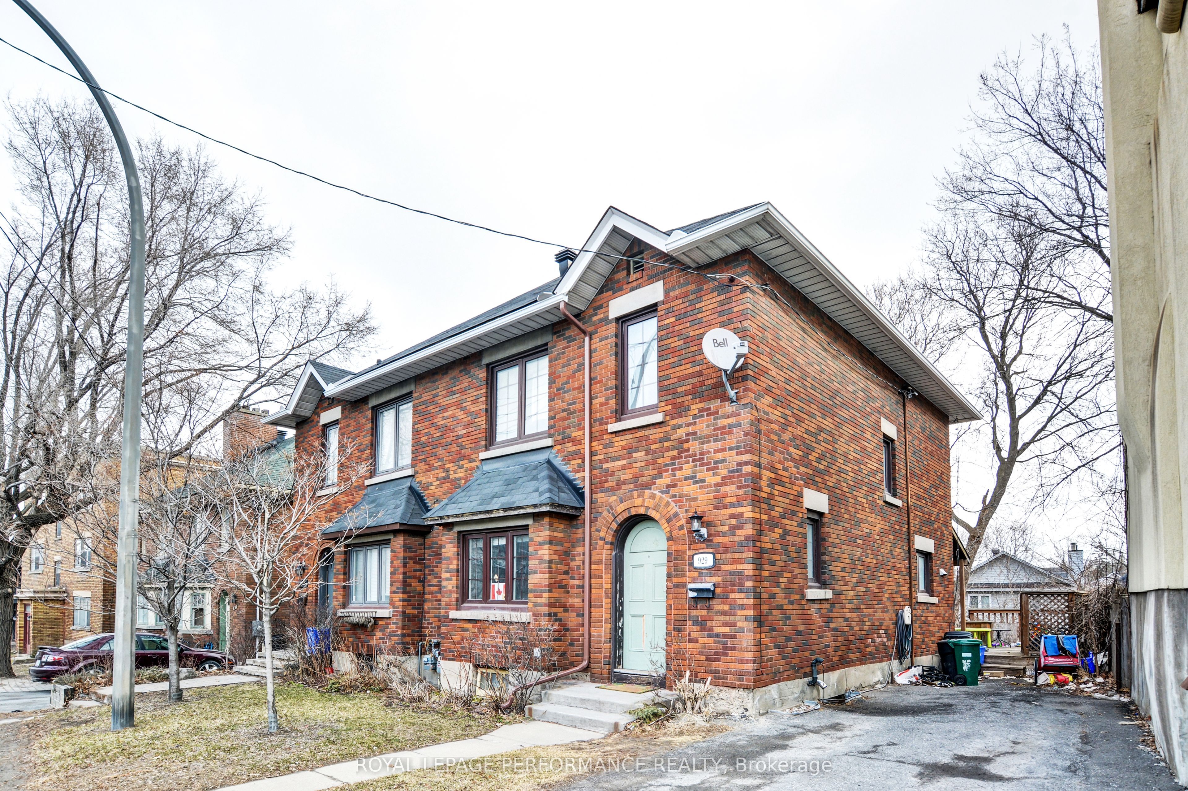923-949 Bronson Avenue Property Photo 5