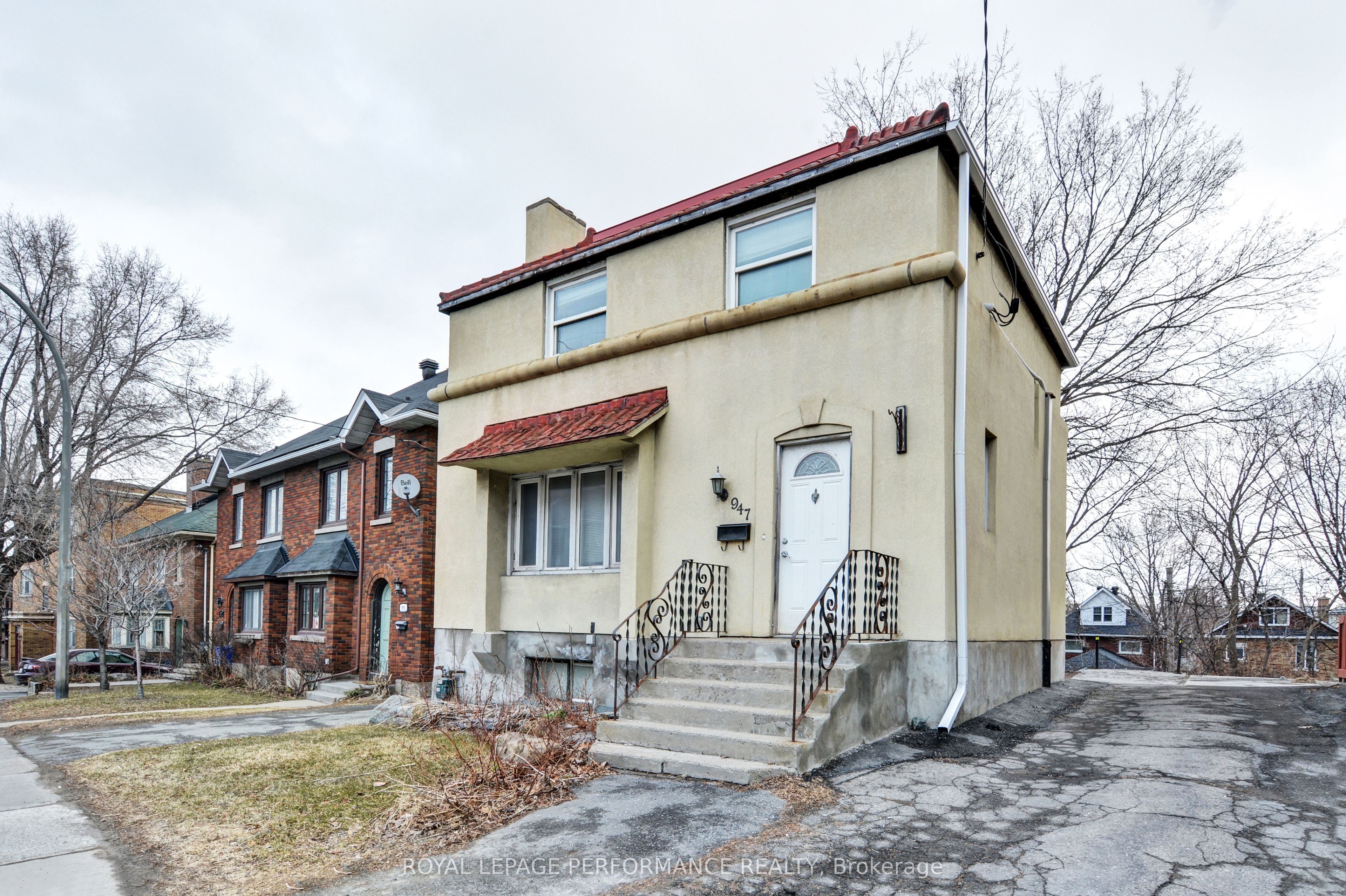923-949 Bronson Avenue Property Photo 6