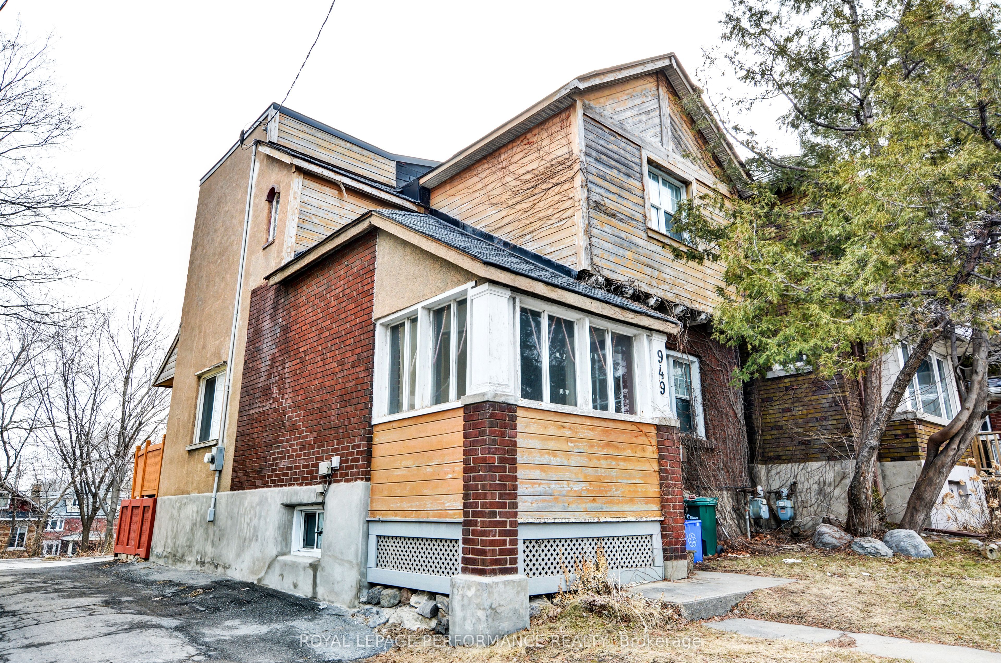 923-949 Bronson Avenue Property Photo 7