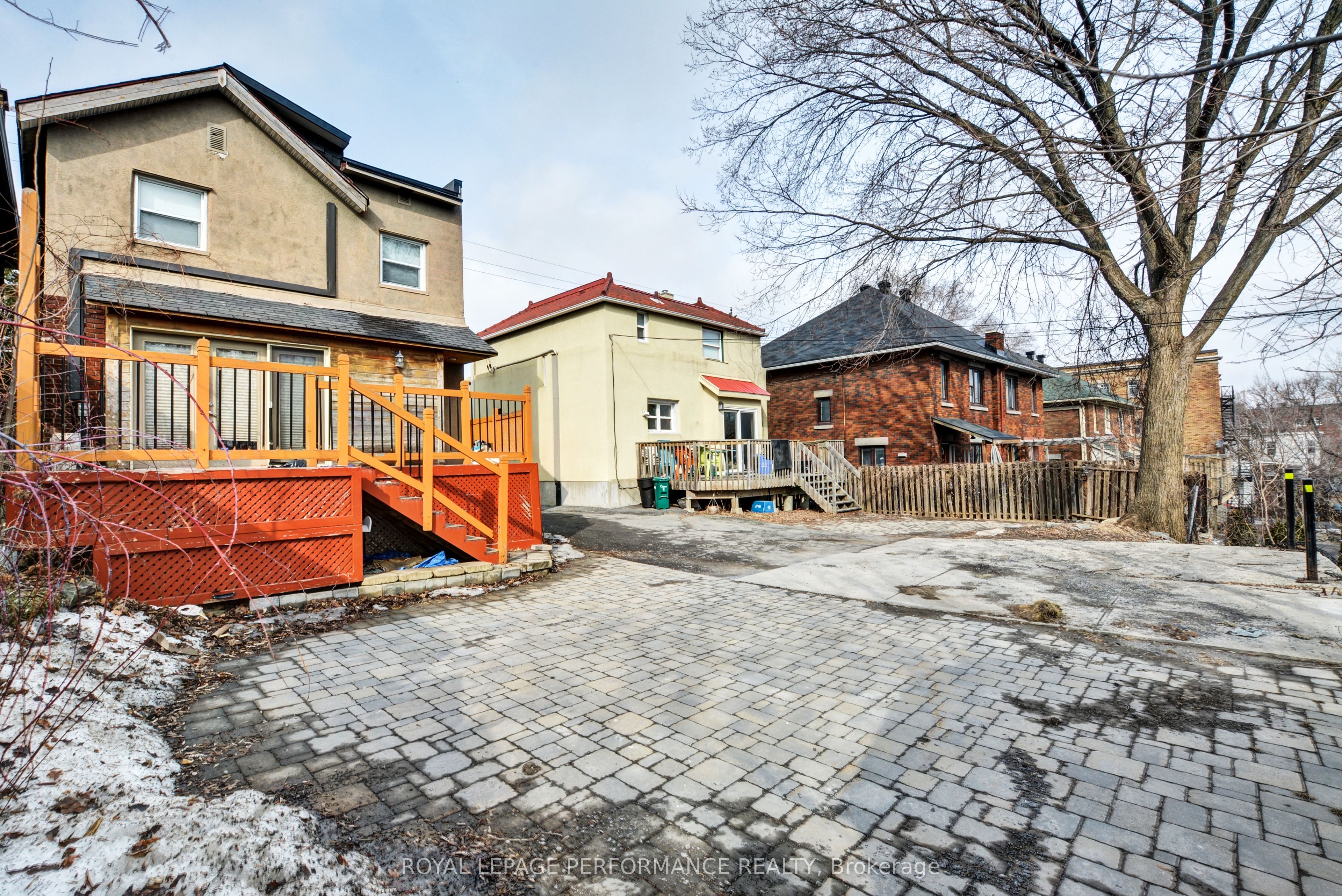 923-949 Bronson Avenue Property Photo 9