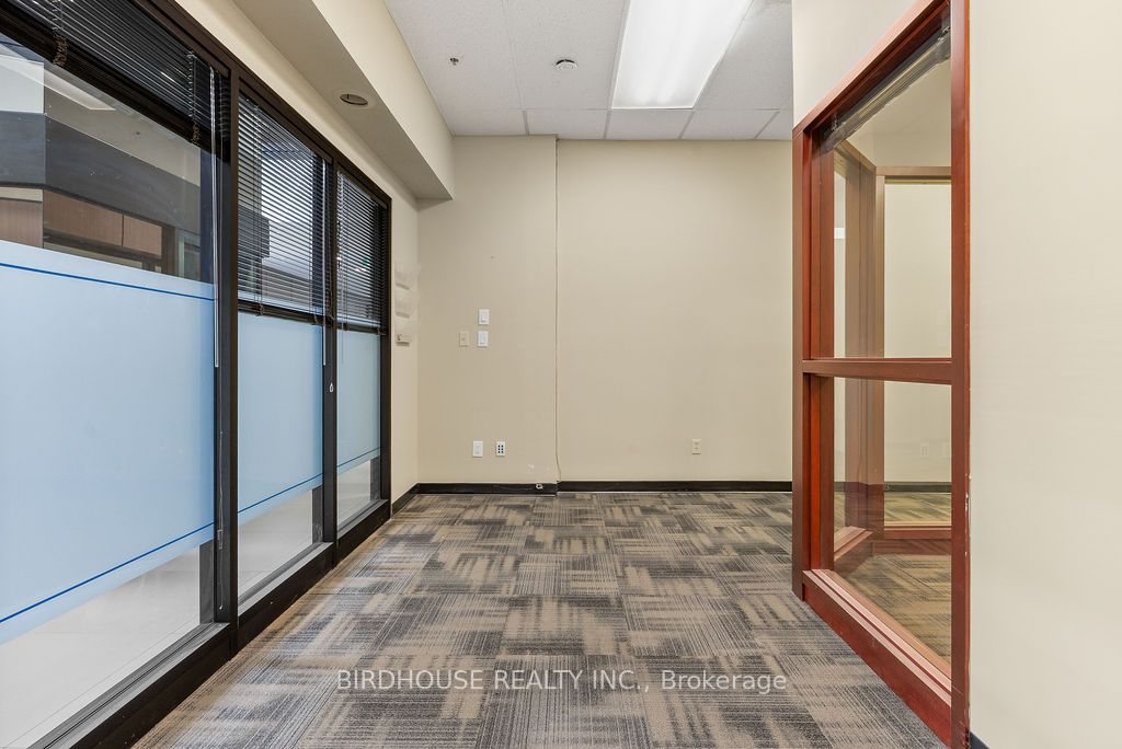 #105 - 189 Kent Street Property Photo 2