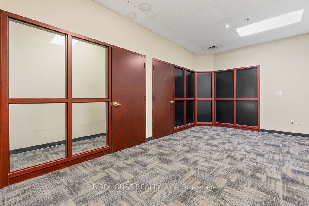#105 - 189 Kent Street Property Photo 5