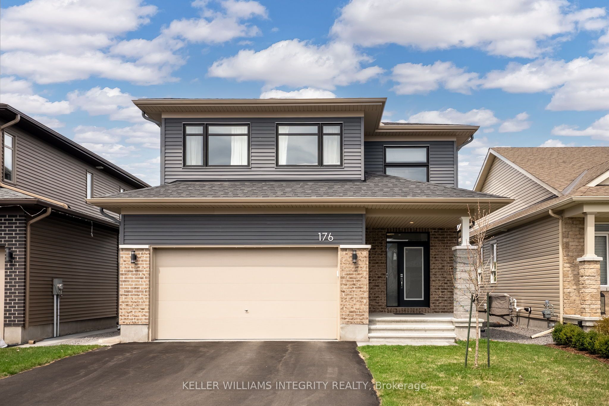176 Onyx Crescent Property Photo 1