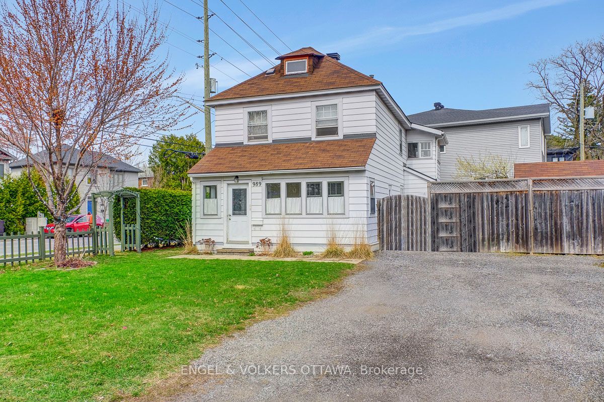 989 Bakervale Drive Property Photo 2