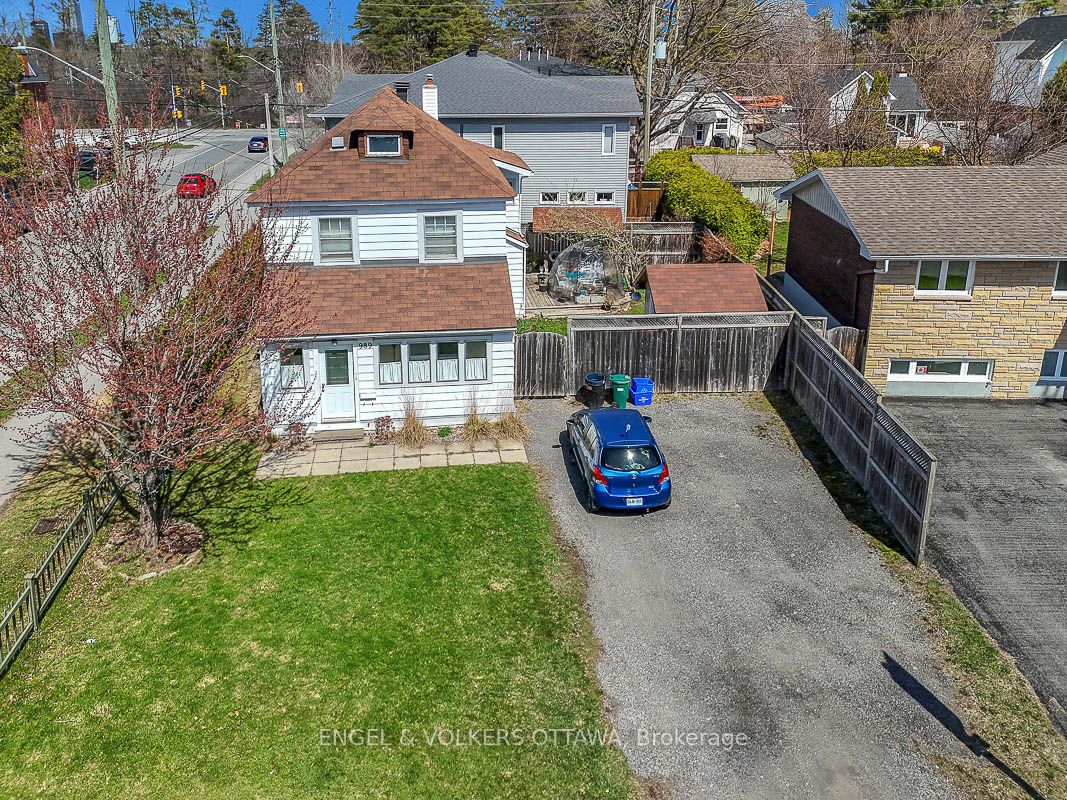 989 Bakervale Drive Property Photo 3