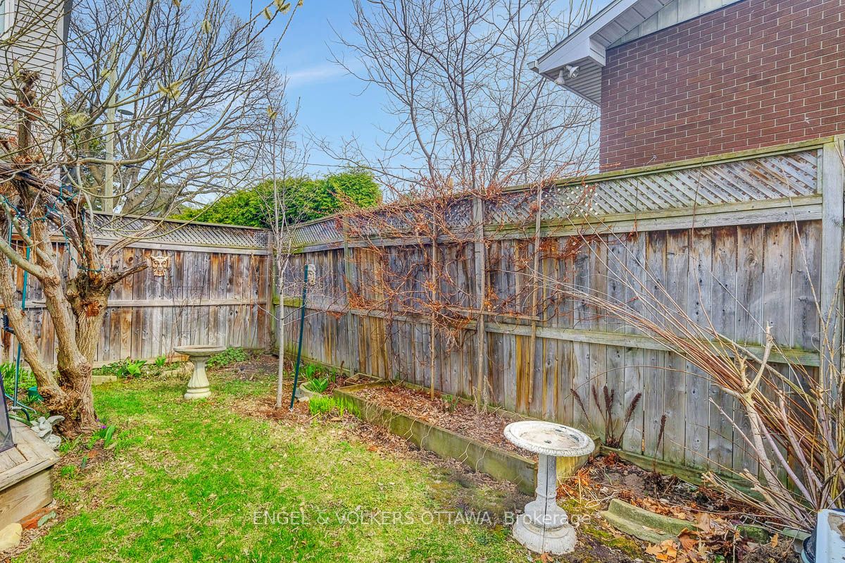 989 Bakervale Drive Property Photo 16