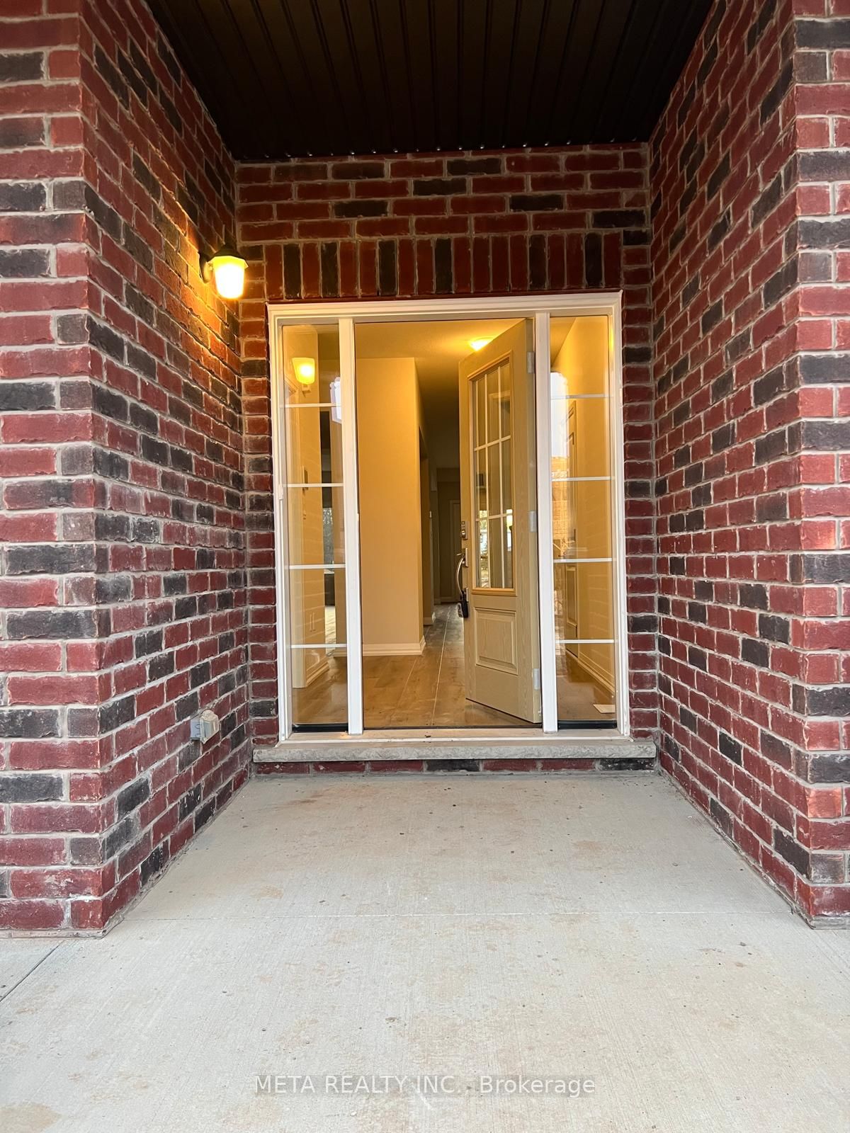 1013 Kraft Road N Property Photo 2