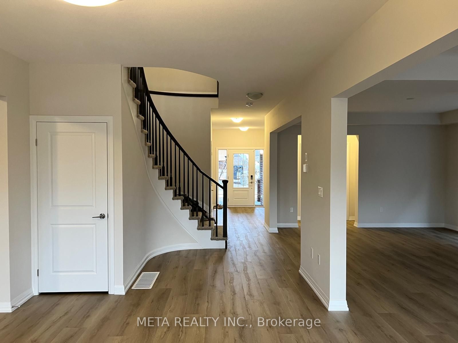 1013 Kraft Road N Property Photo 6