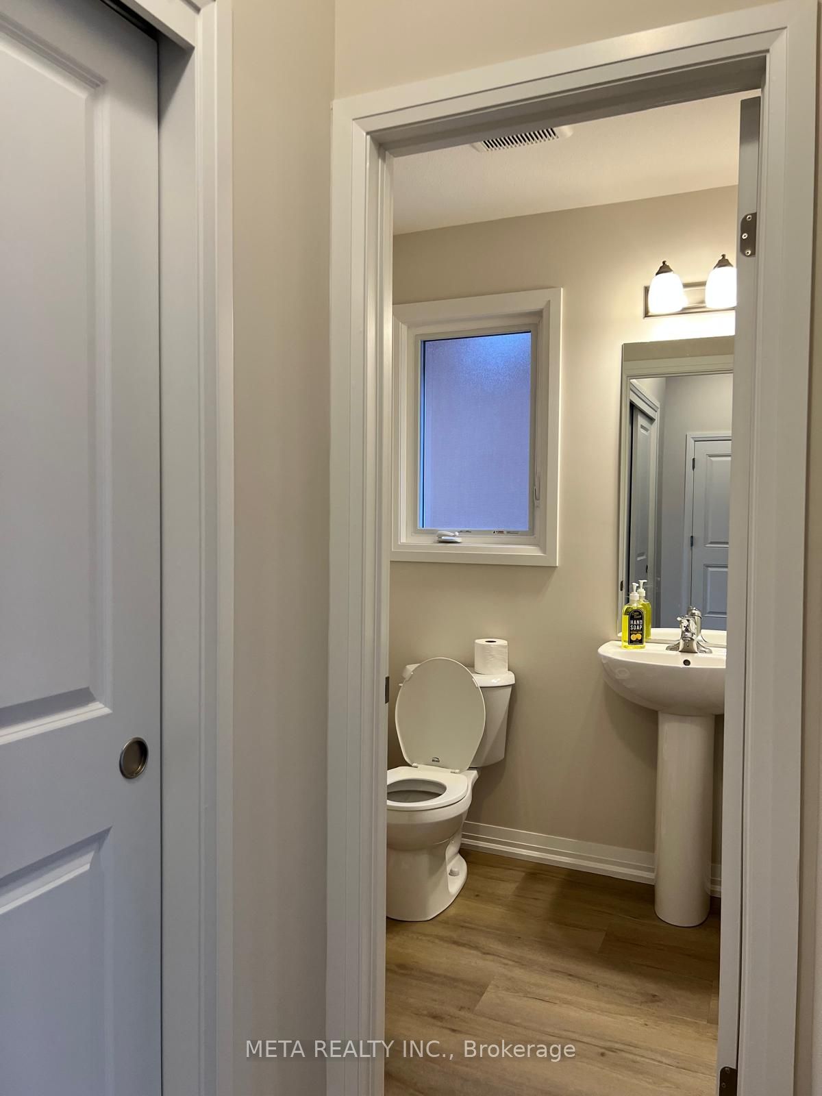 1013 Kraft Road N Property Photo 8