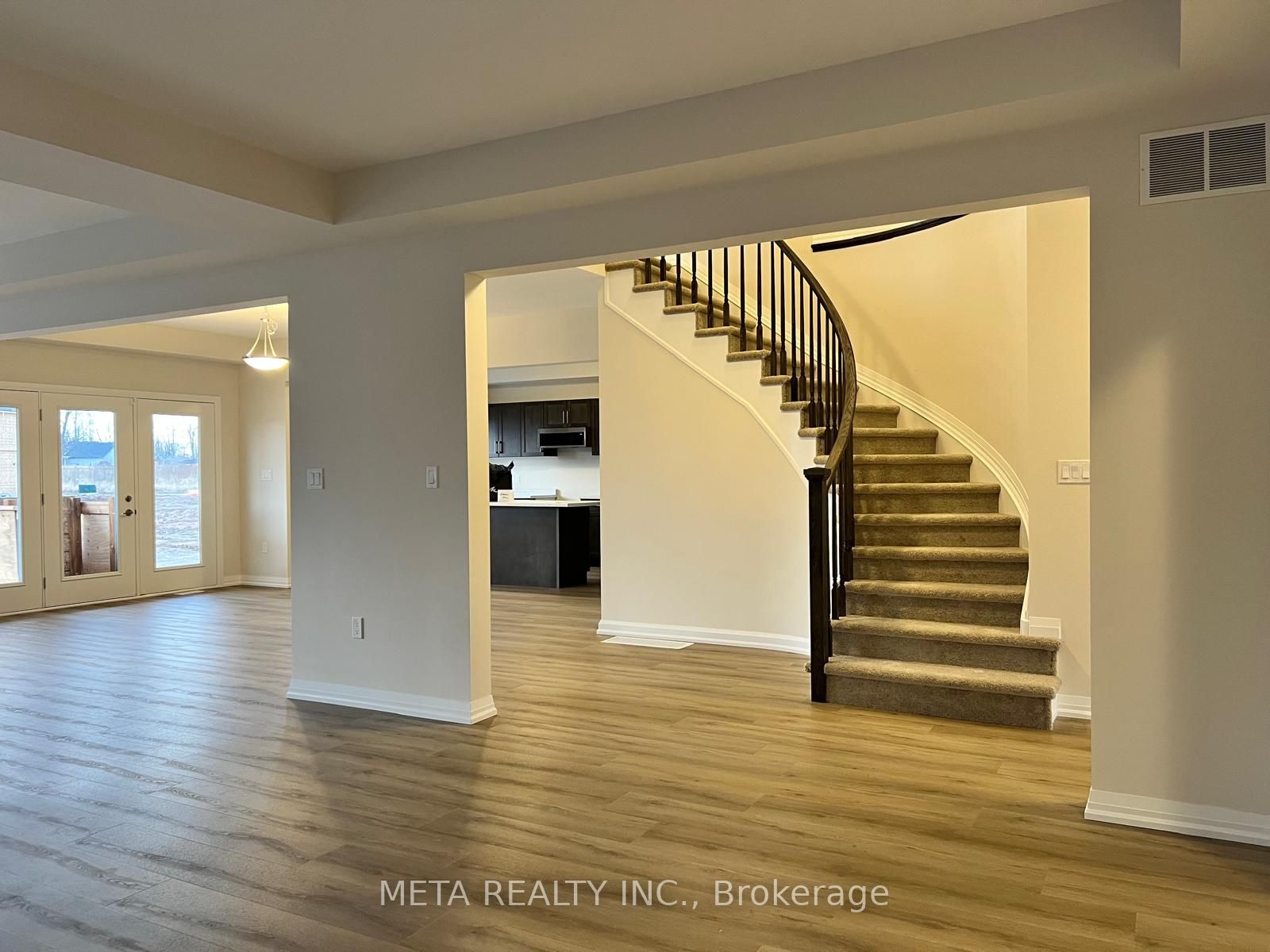 1013 Kraft Road N Property Photo 11