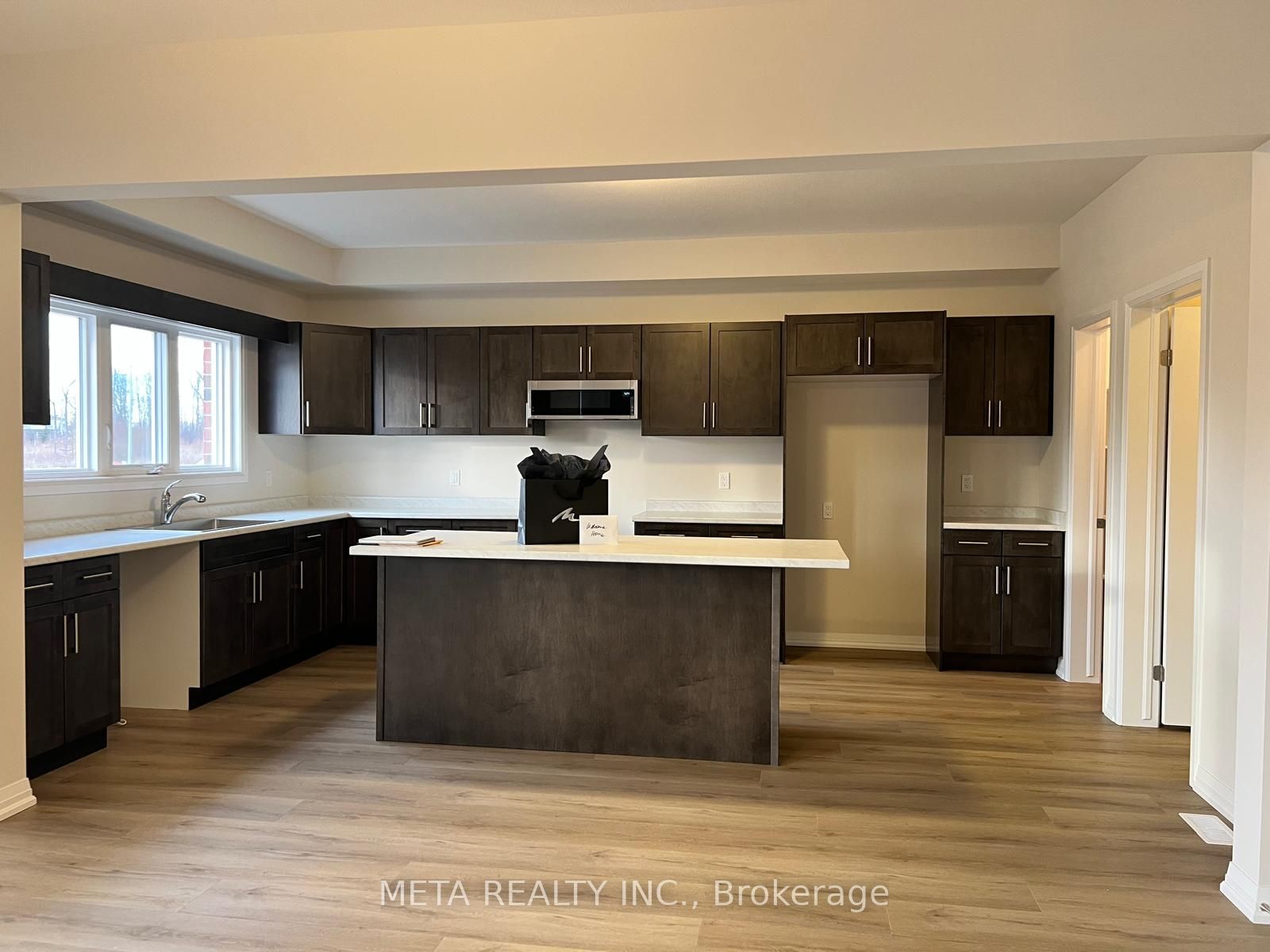 1013 Kraft Road N Property Photo 12