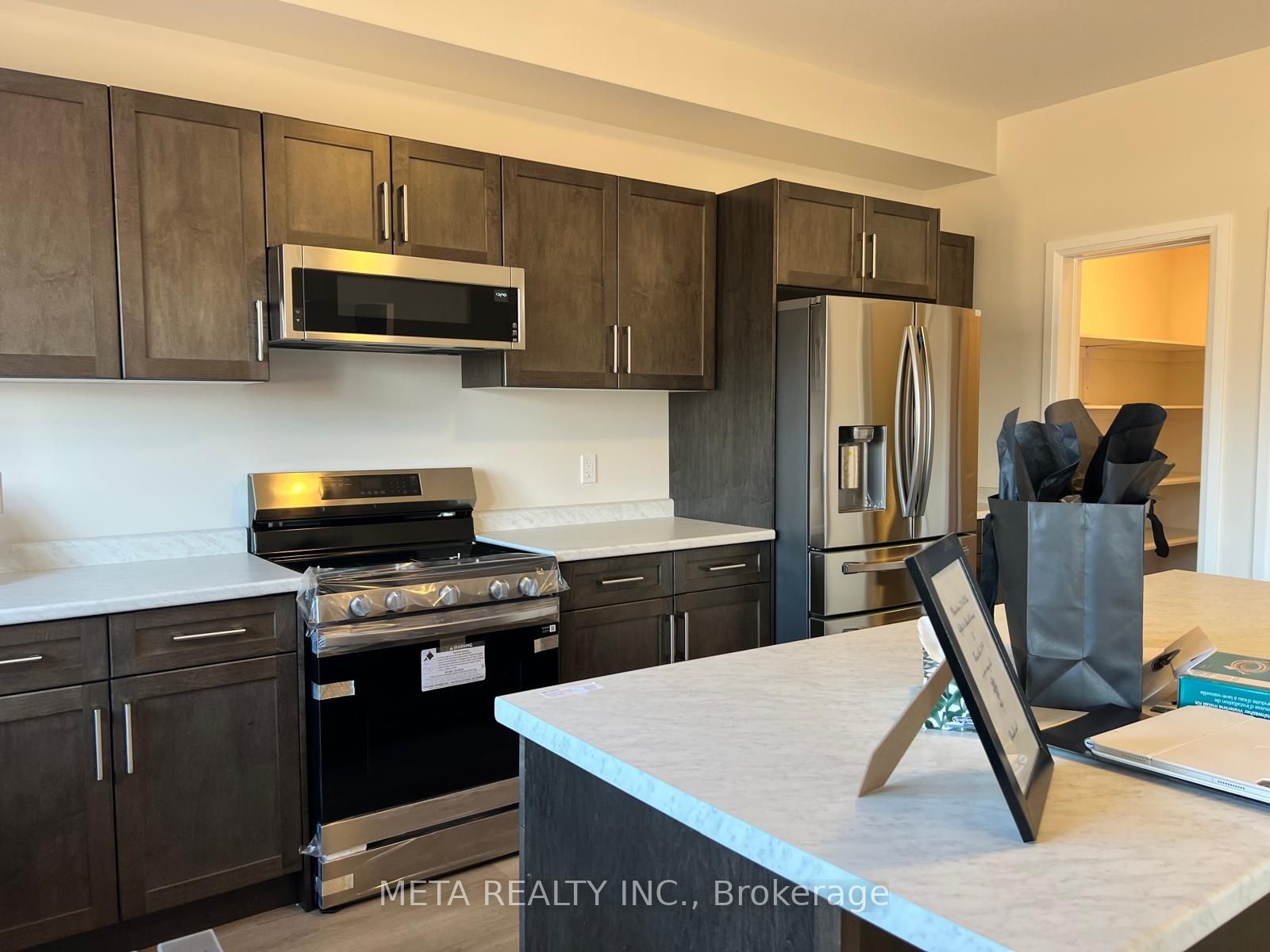 1013 Kraft Road N Property Photo 13