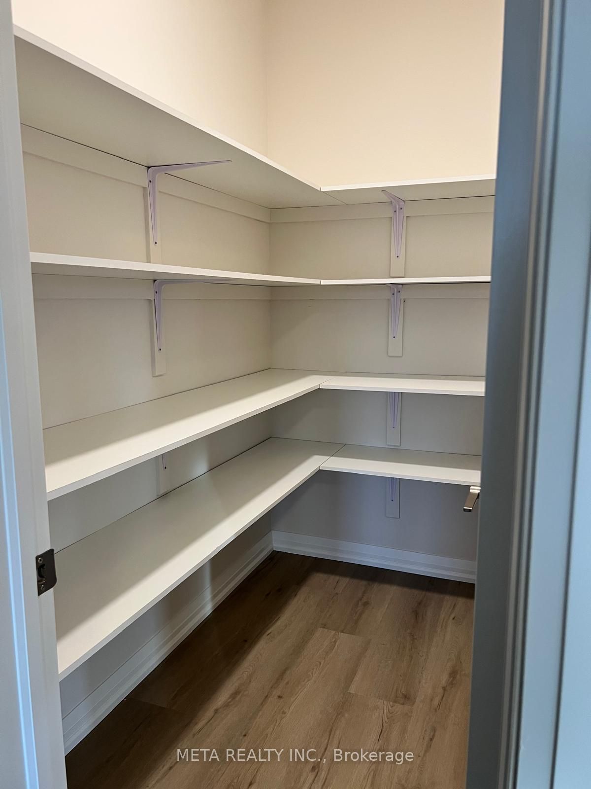 1013 Kraft Road N Property Photo 16