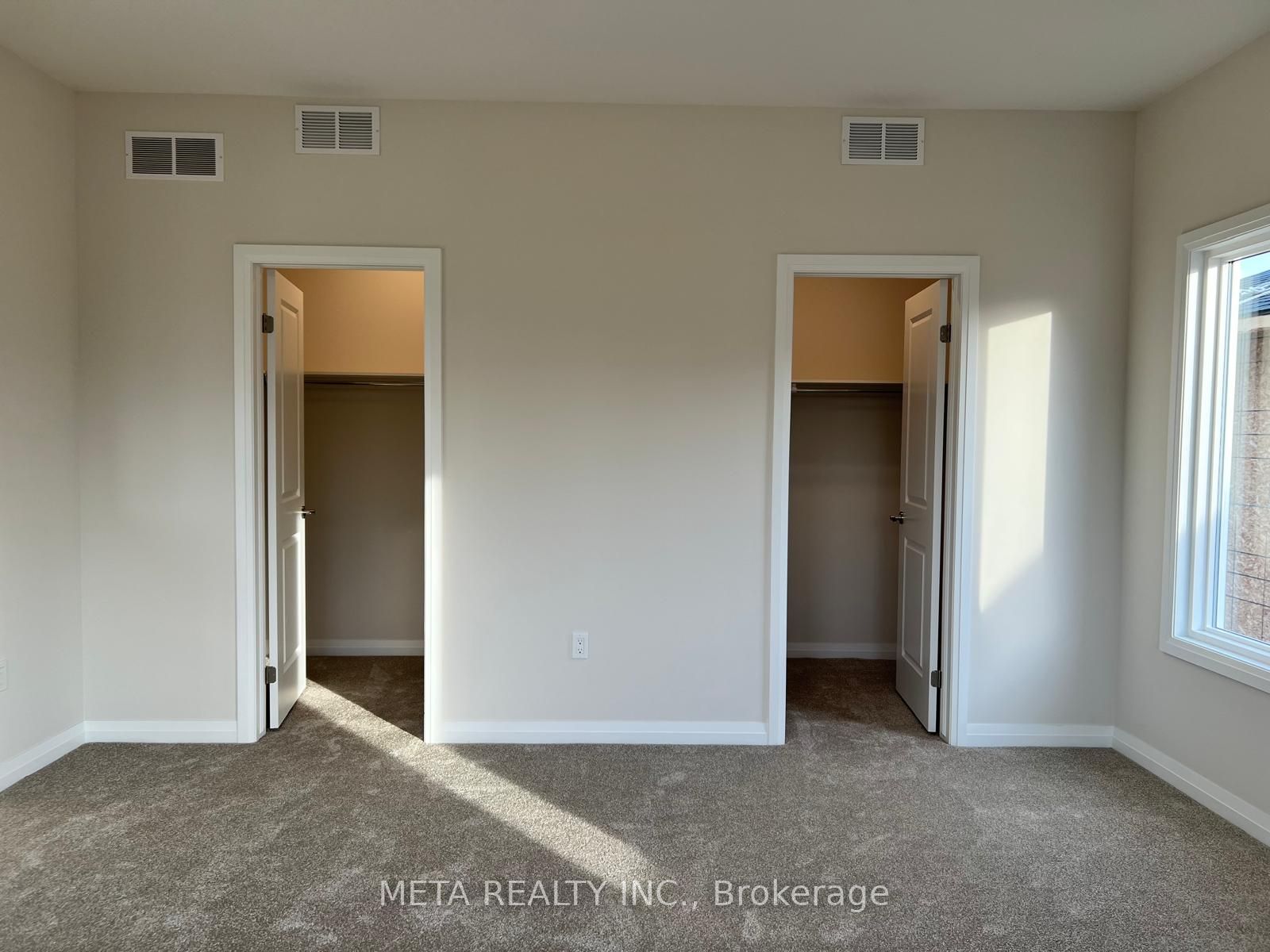1013 Kraft Road N Property Photo 22