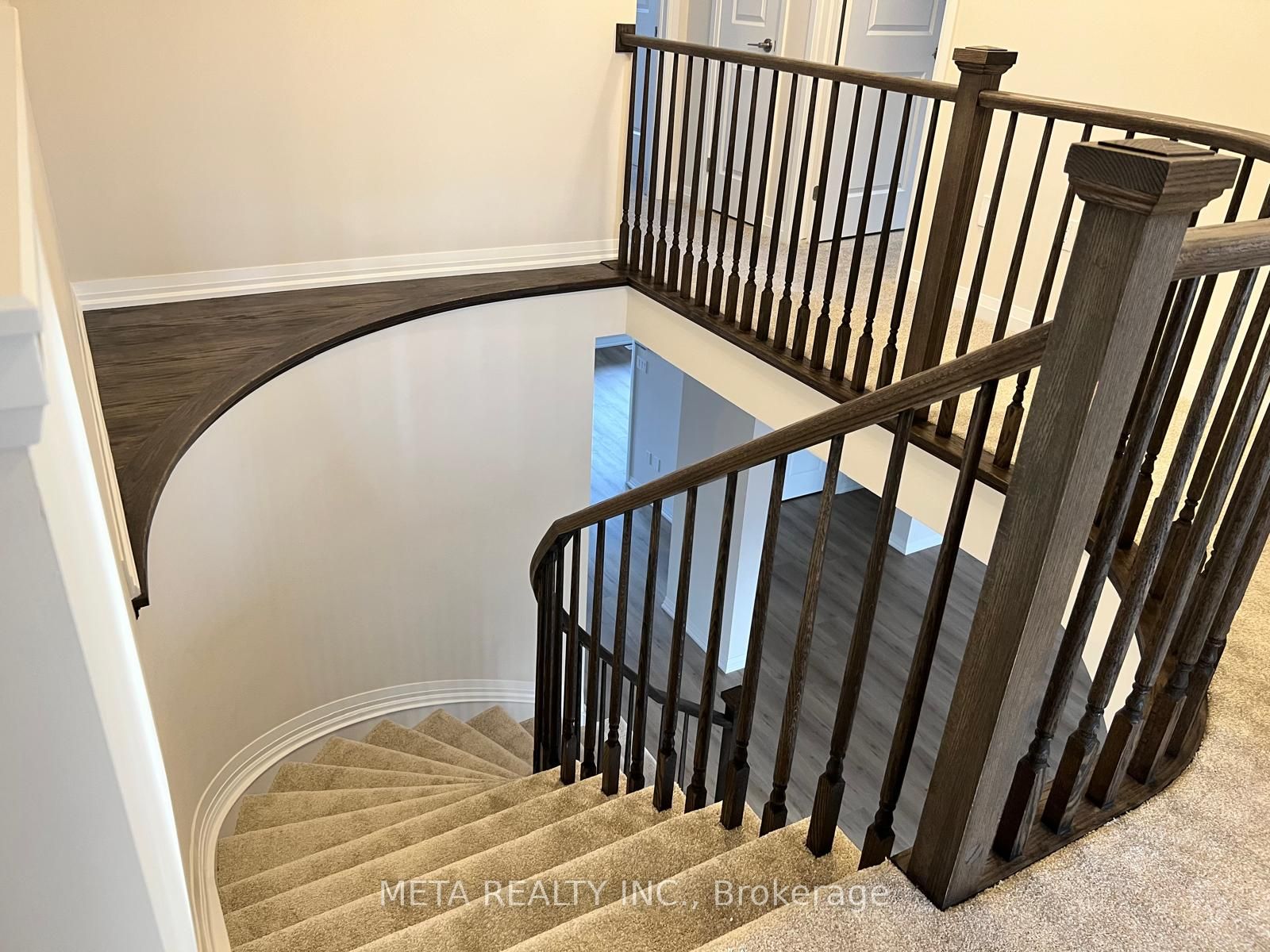 1013 Kraft Road N Property Photo 32