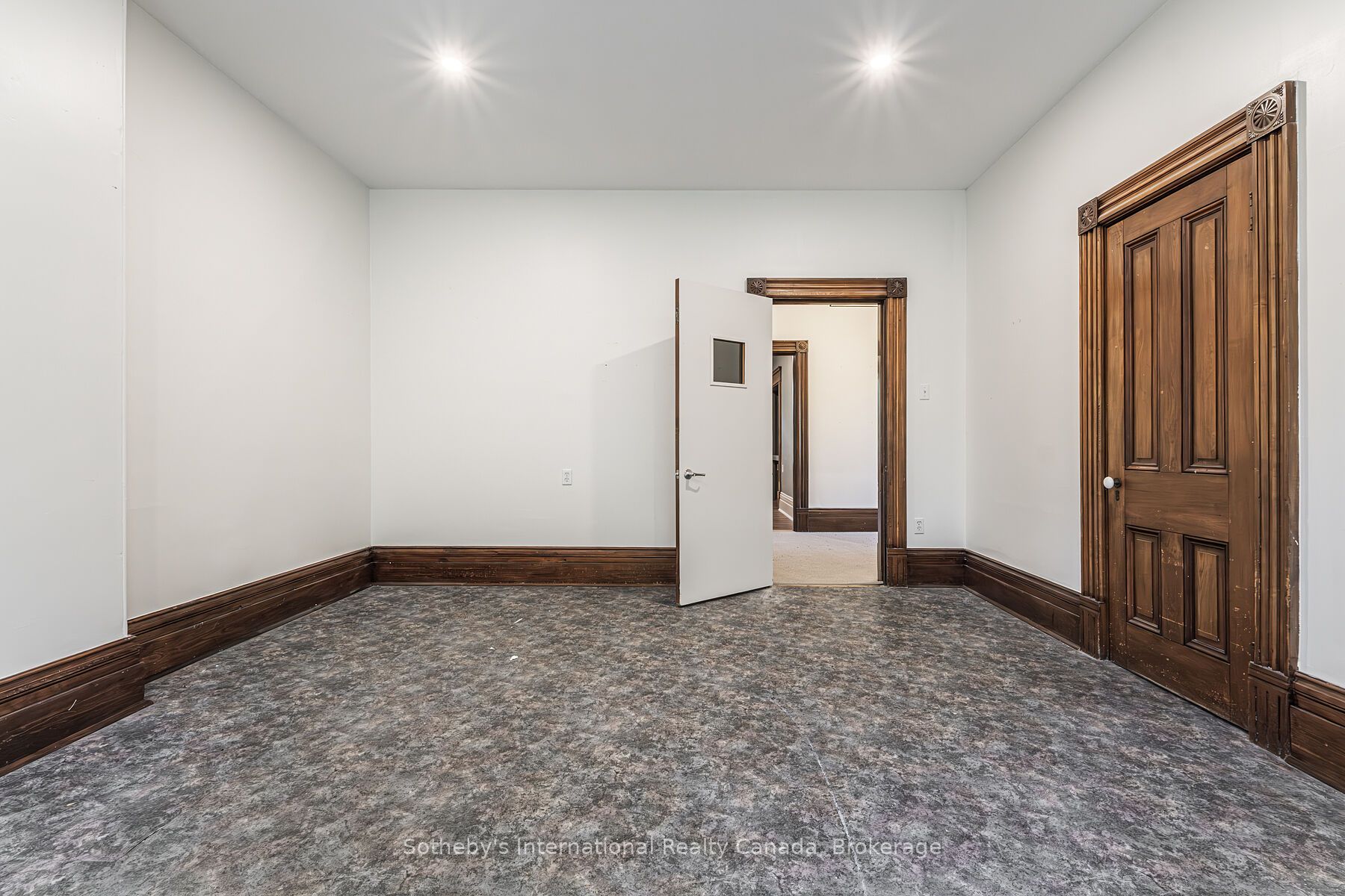 199 Grand River Street Property Photo 33