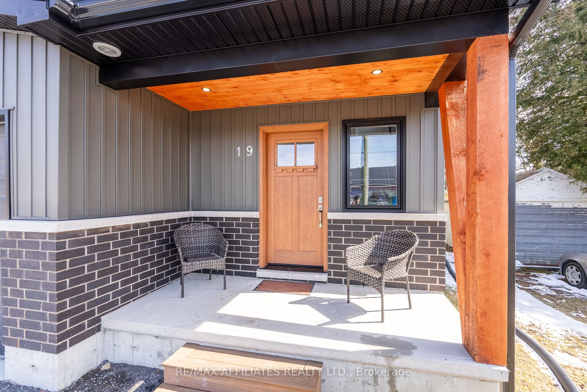 19c Dundas Street Property Photo 1