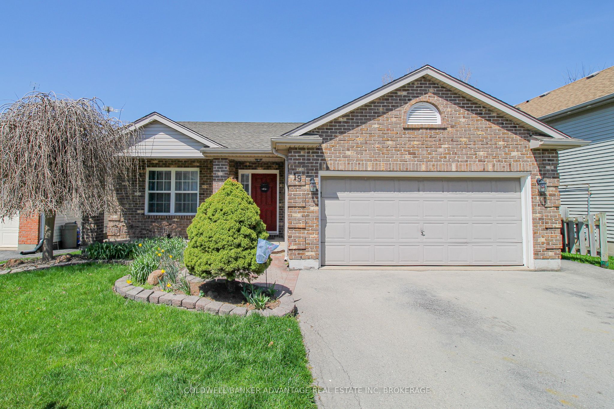 19 Windle Village Crescent Property Photo 2