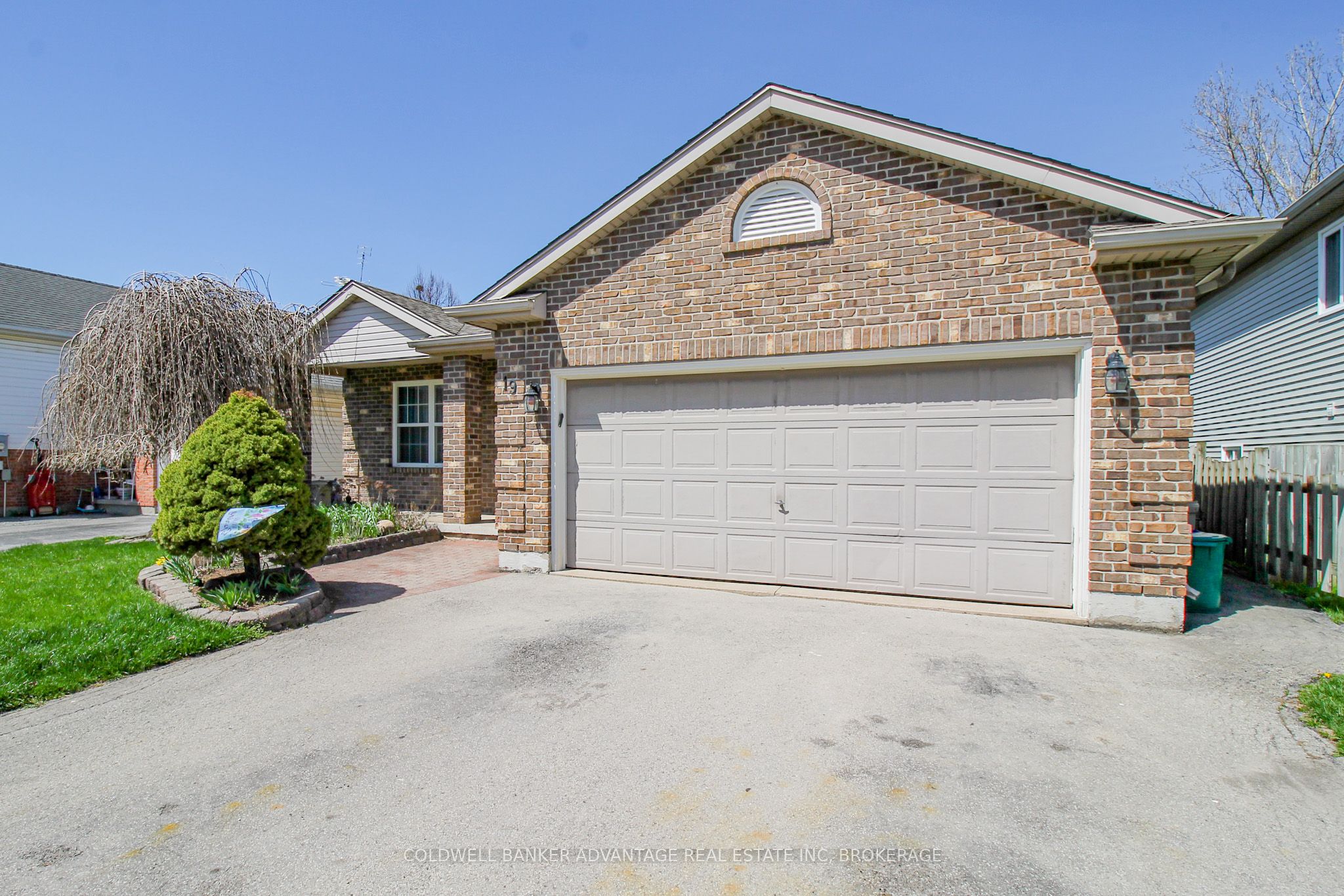 19 Windle Village Crescent Property Photo 3