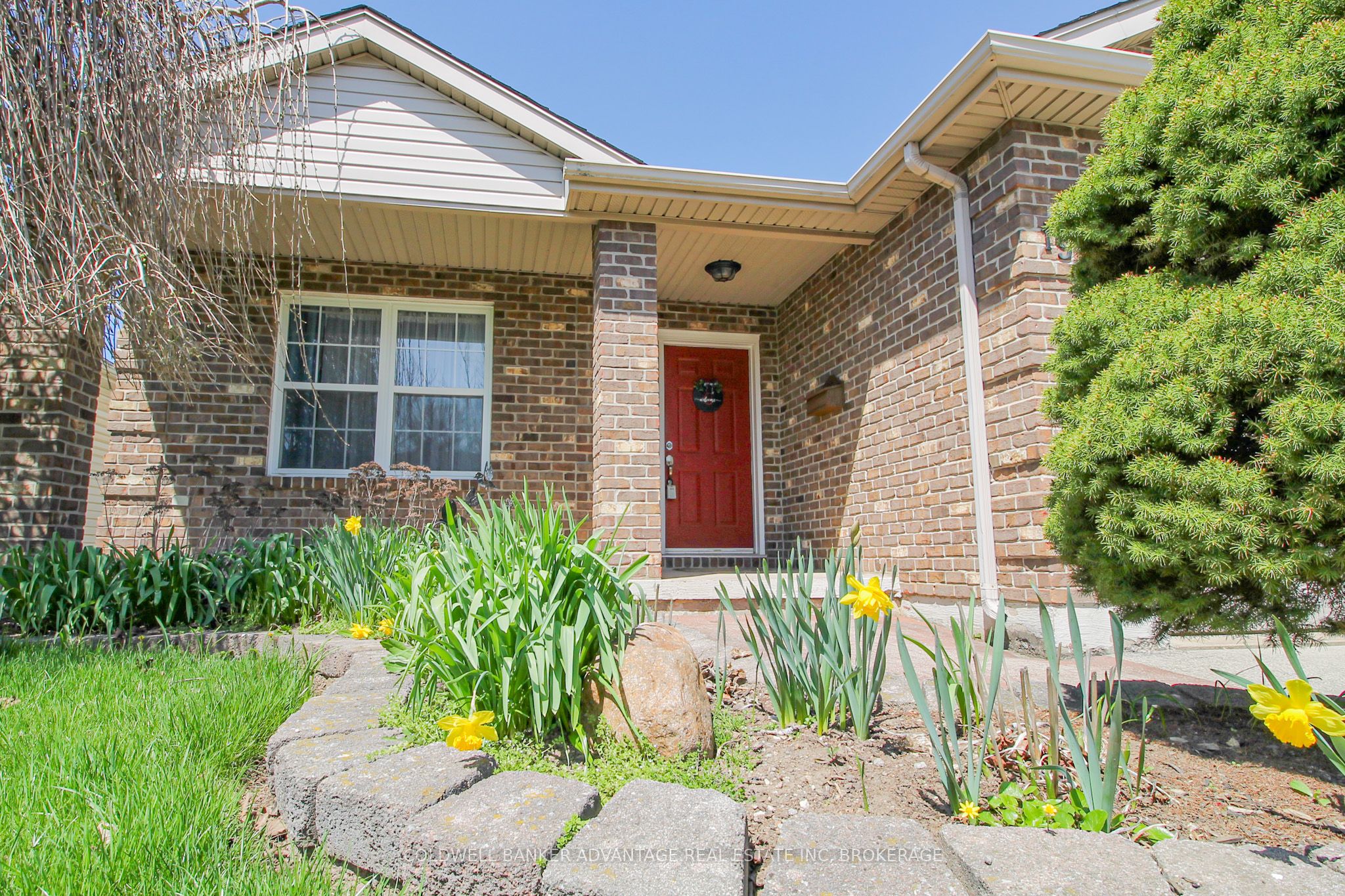 19 Windle Village Crescent Property Photo 4