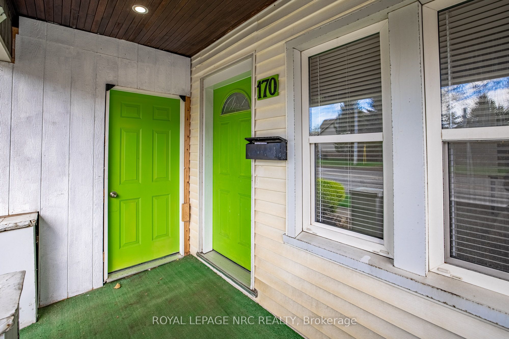 170 Niagara Street W Property Photo 4