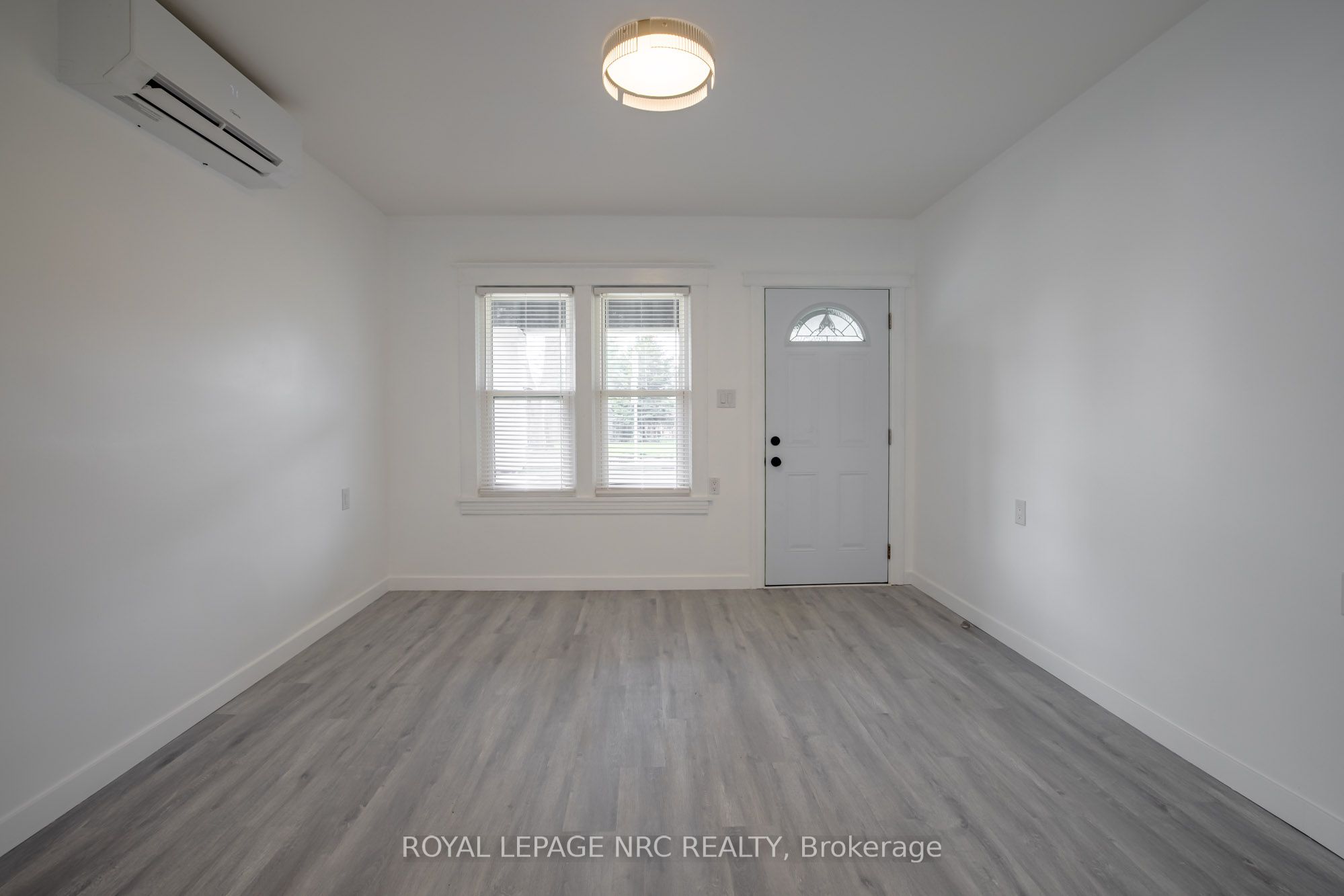 170 Niagara Street W Property Photo 6