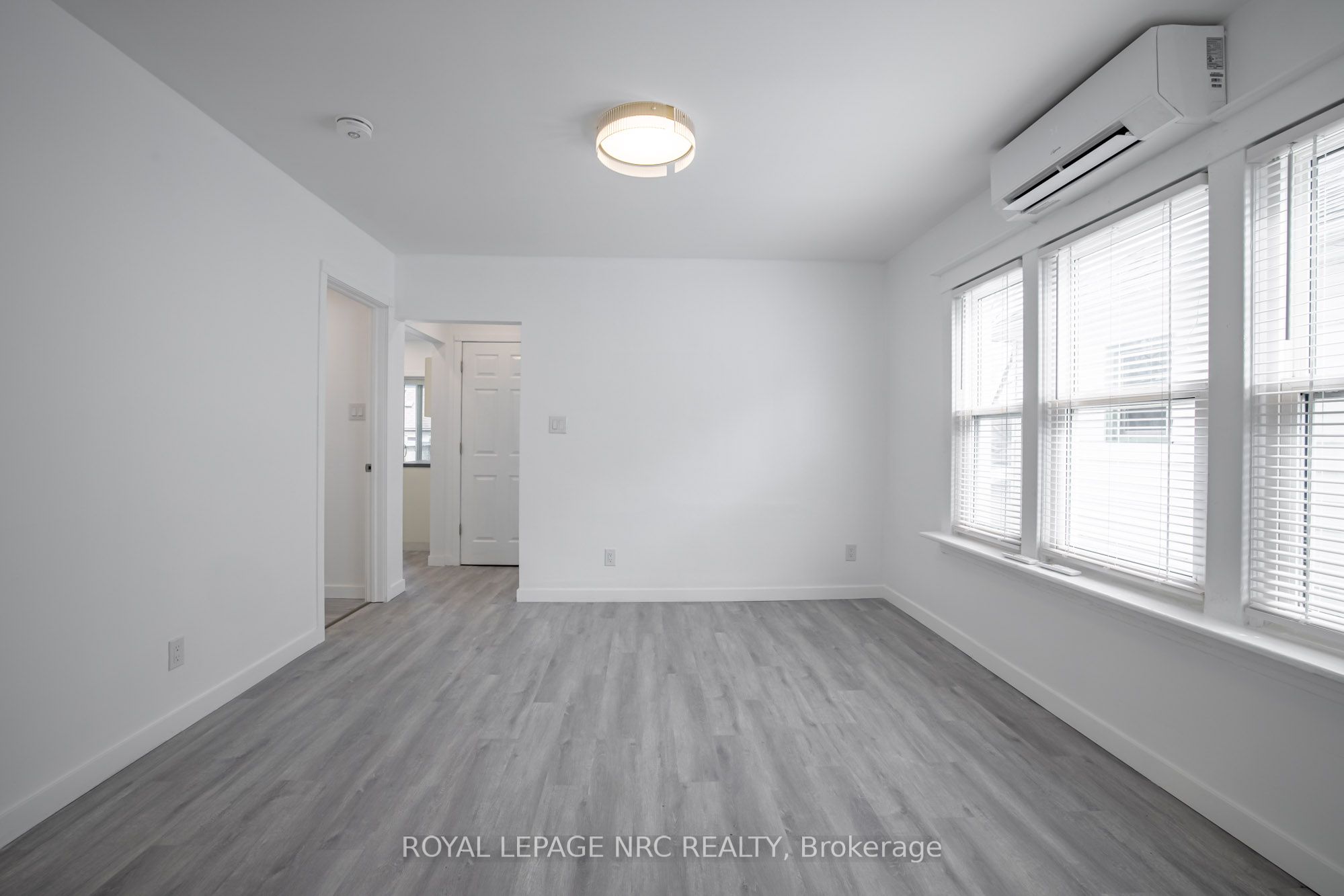 170 Niagara Street W Property Photo 8