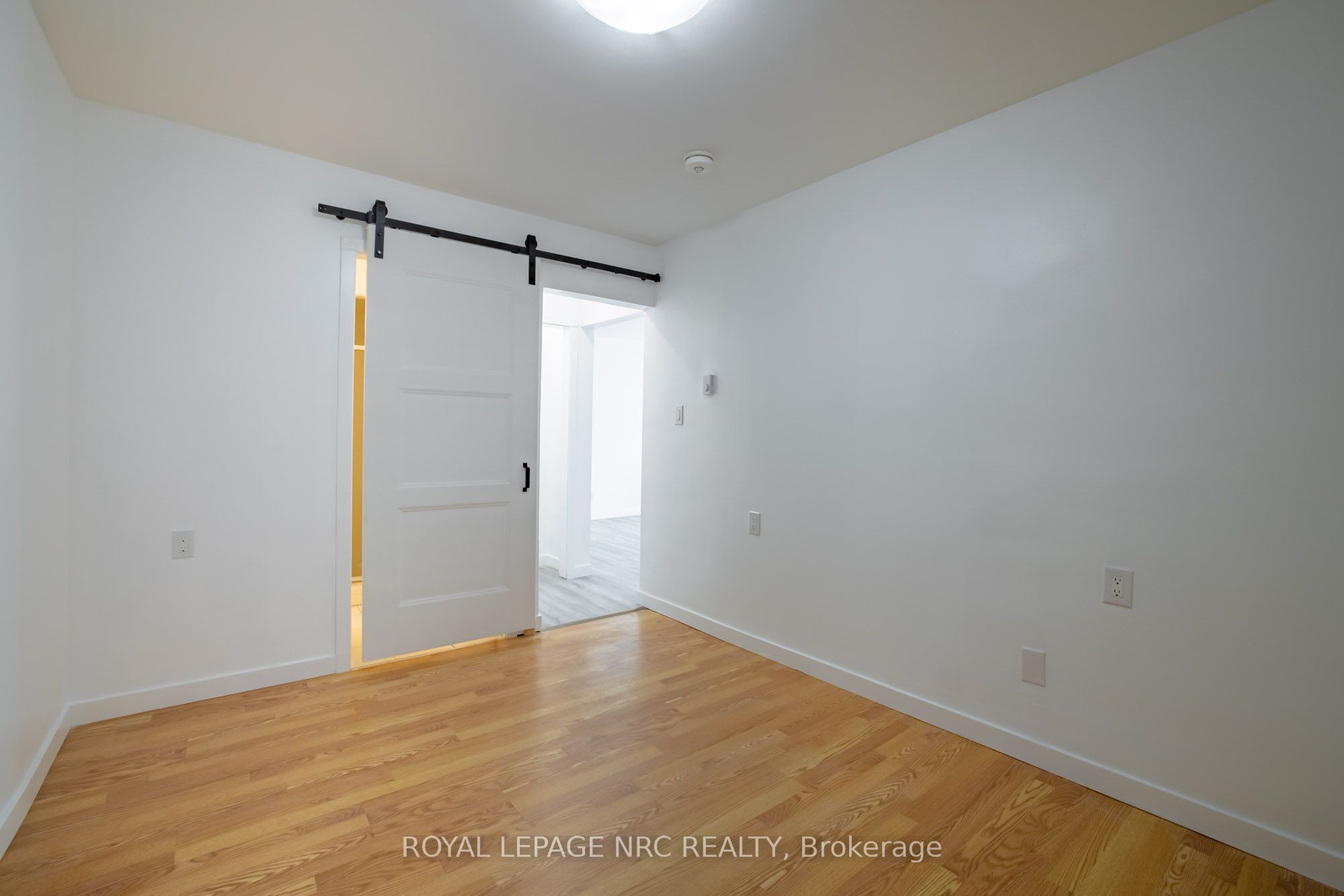 170 Niagara Street W Property Photo 10