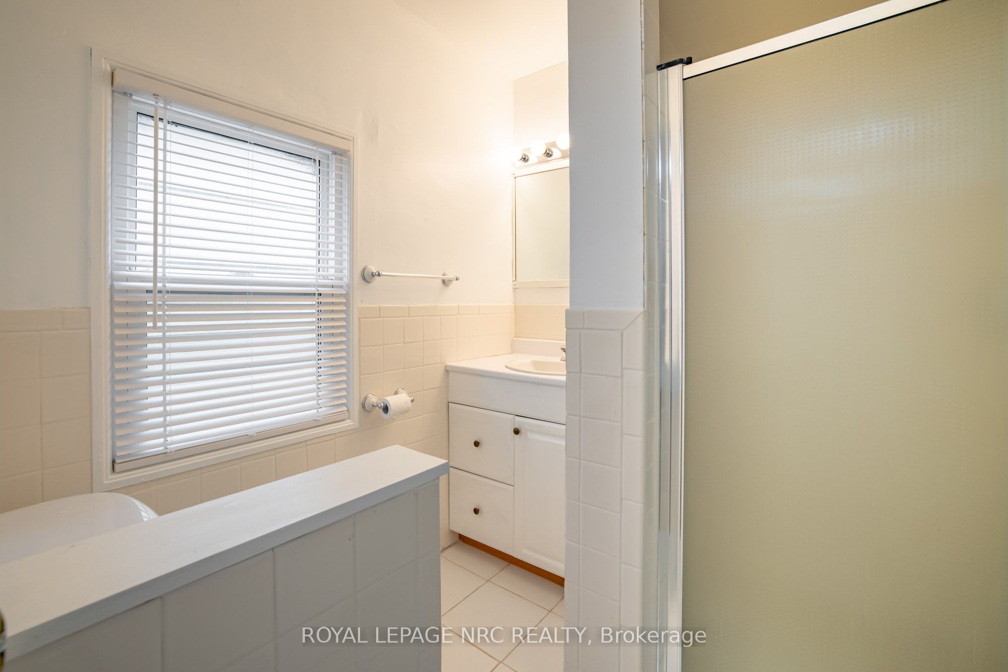 170 Niagara Street W Property Photo 11