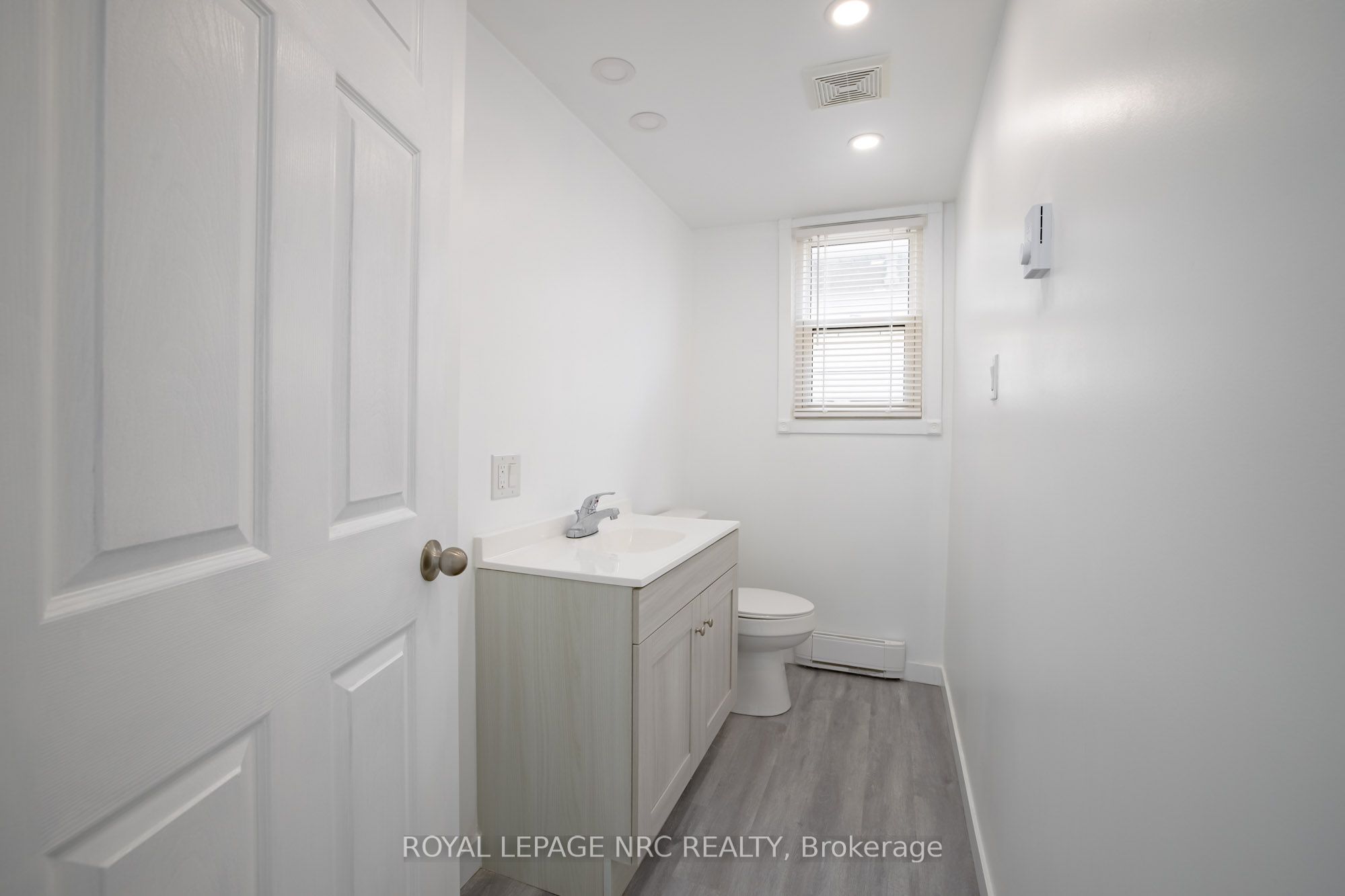 170 Niagara Street W Property Photo 12