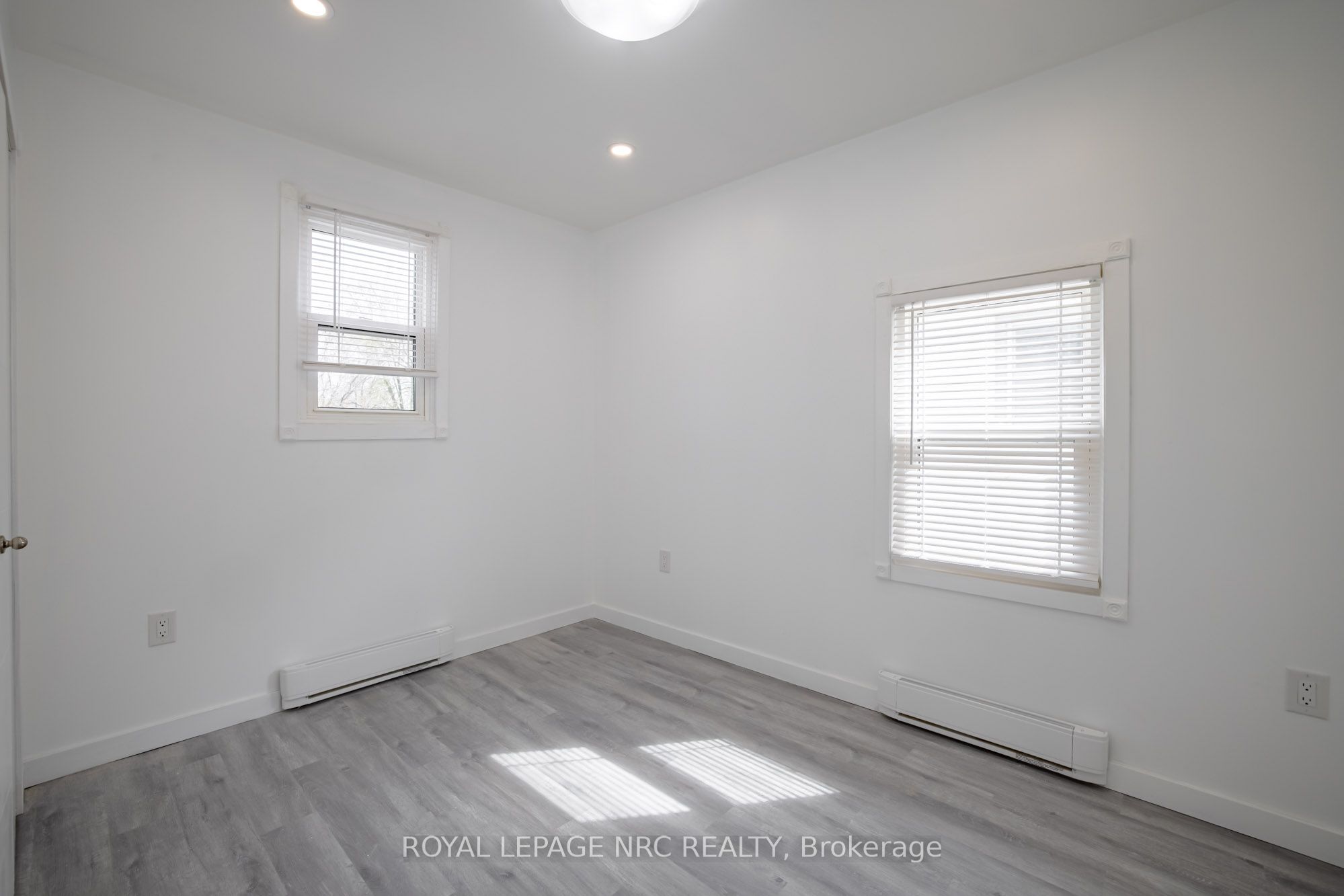 170 Niagara Street W Property Photo 13