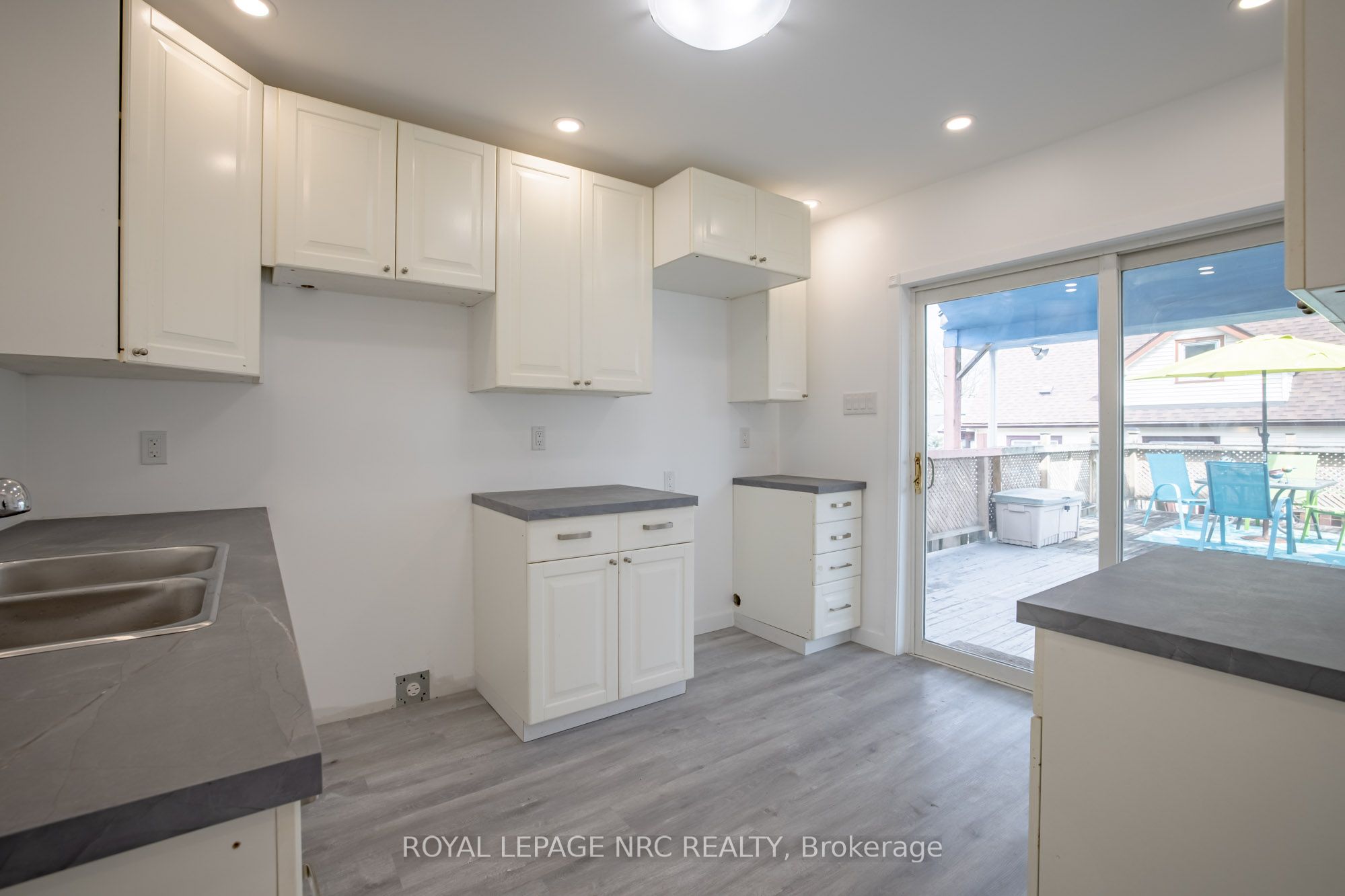 170 Niagara Street W Property Photo 15