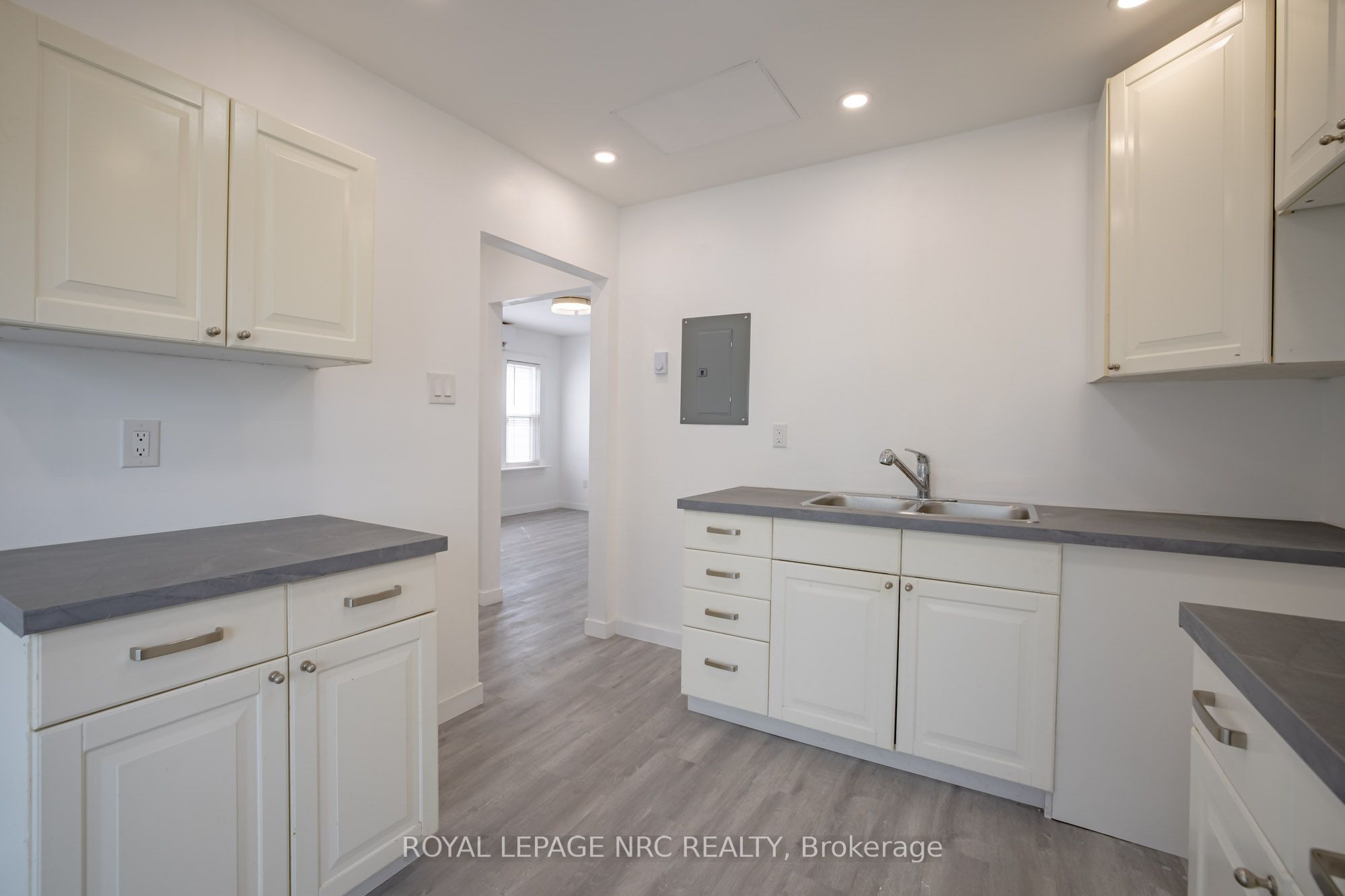 170 Niagara Street W Property Photo 17