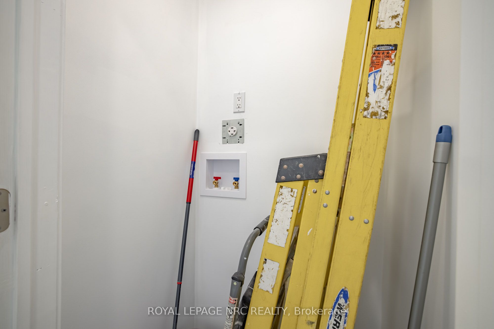 170 Niagara Street W Property Photo 18