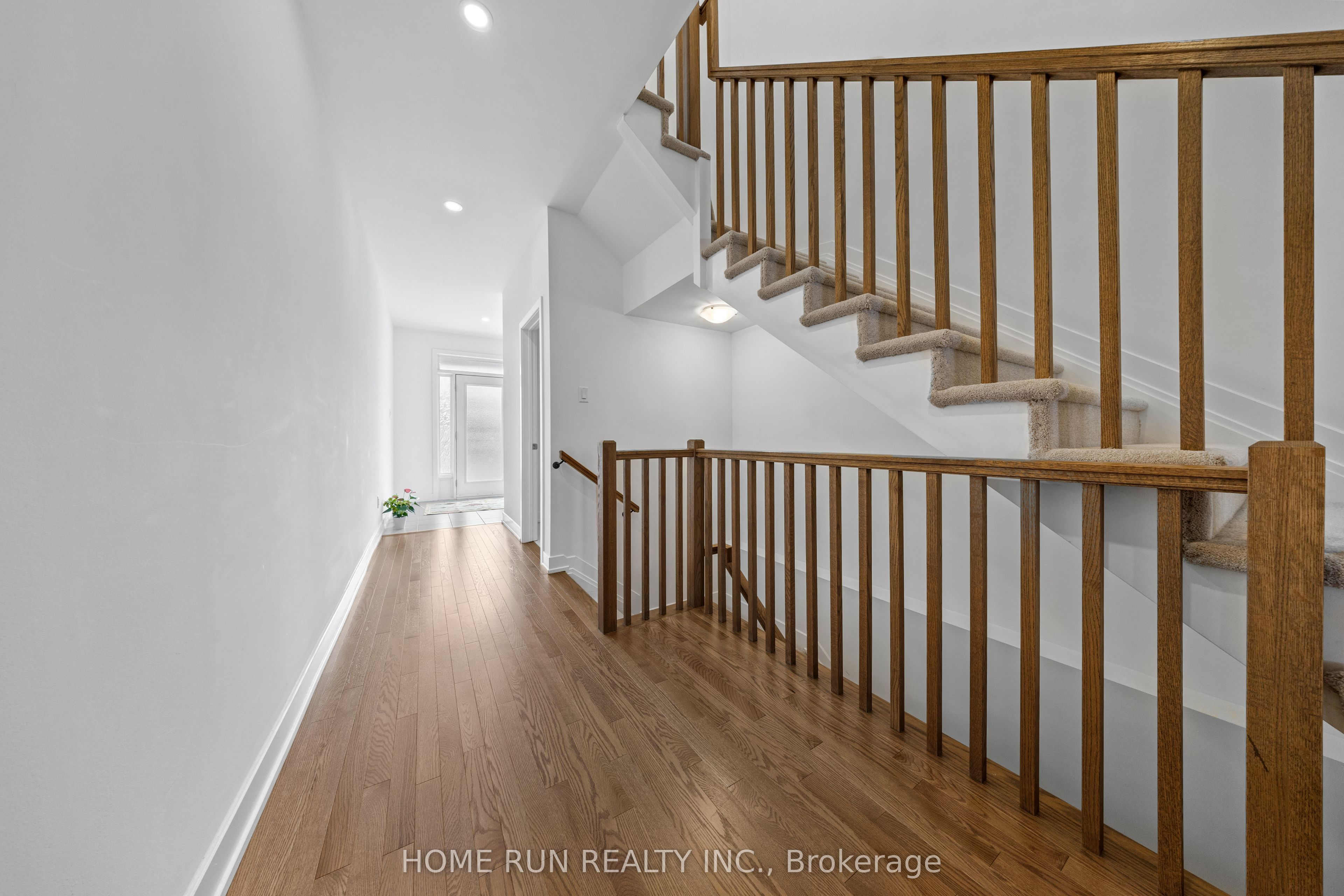 909 Beckton Heights Property Photo 4