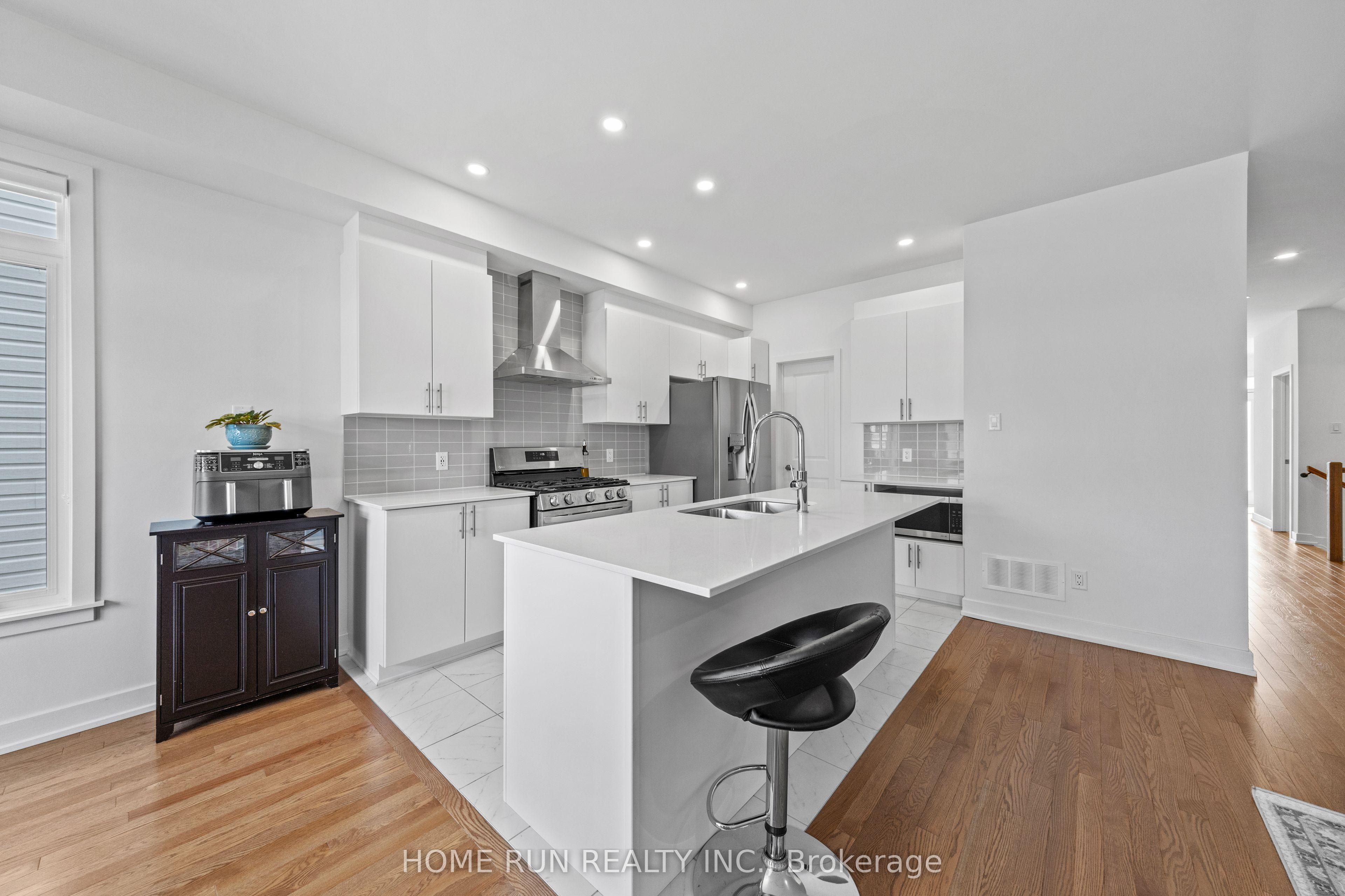 909 Beckton Heights Property Photo 15