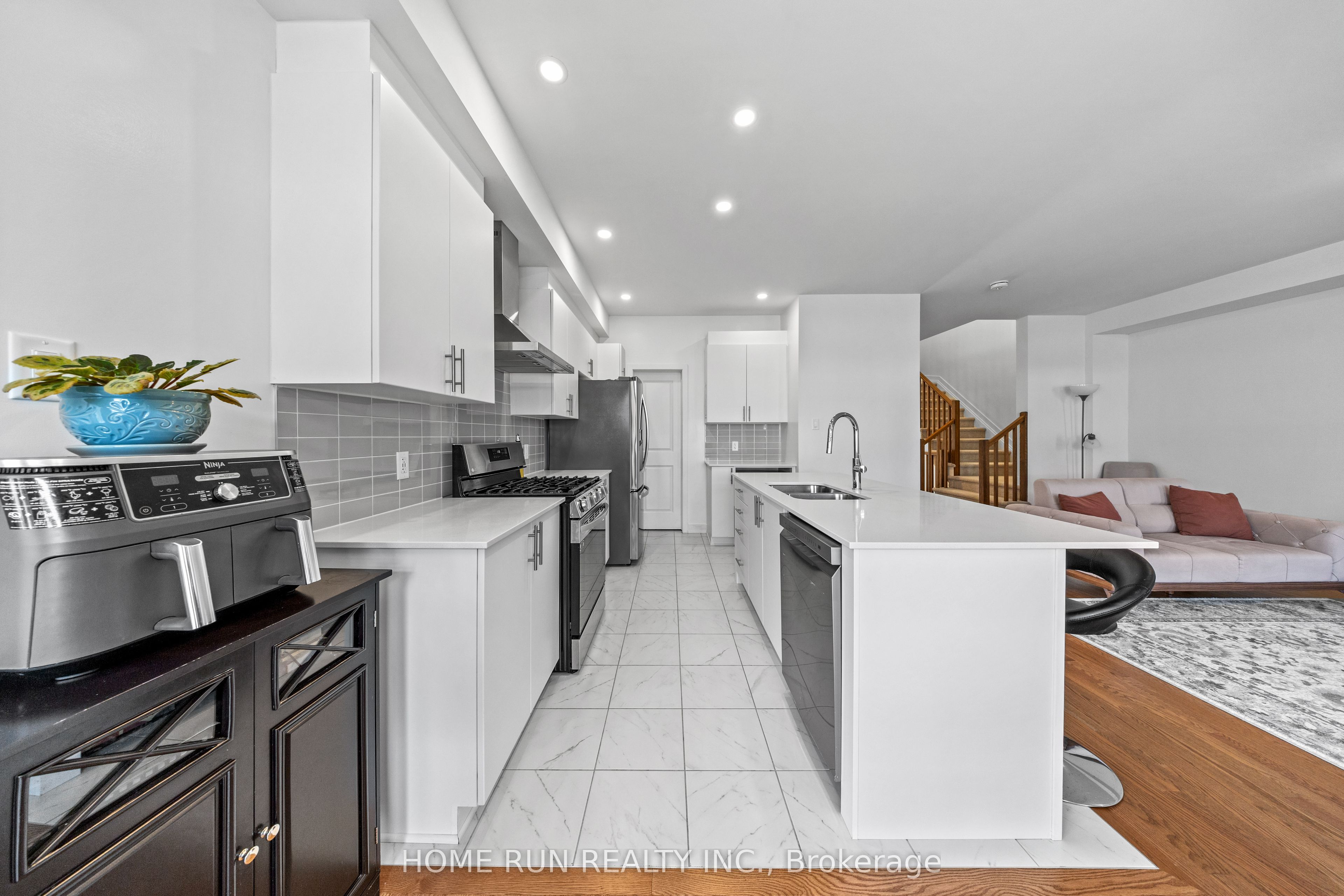 909 Beckton Heights Property Photo 17
