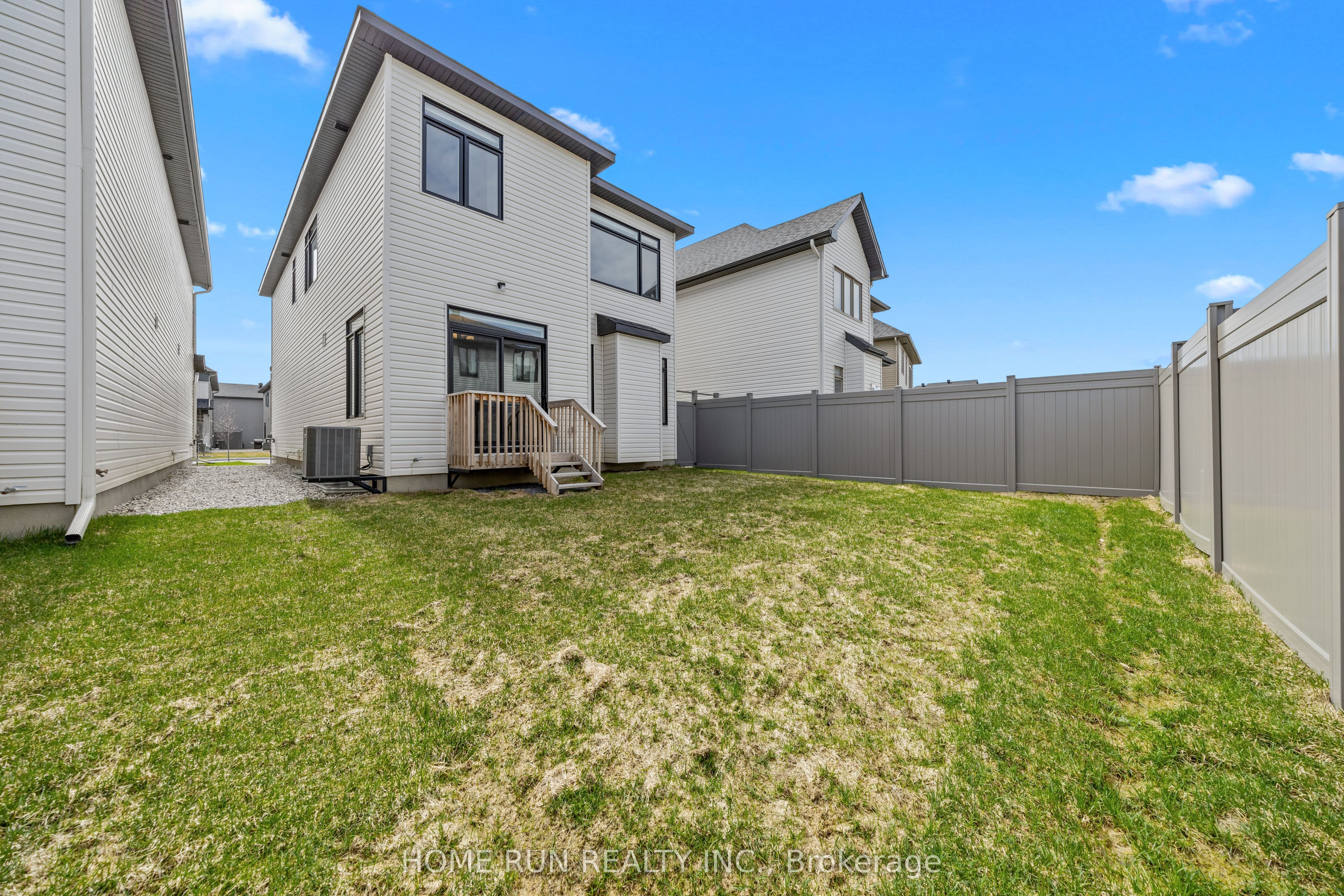 909 Beckton Heights Property Photo 41
