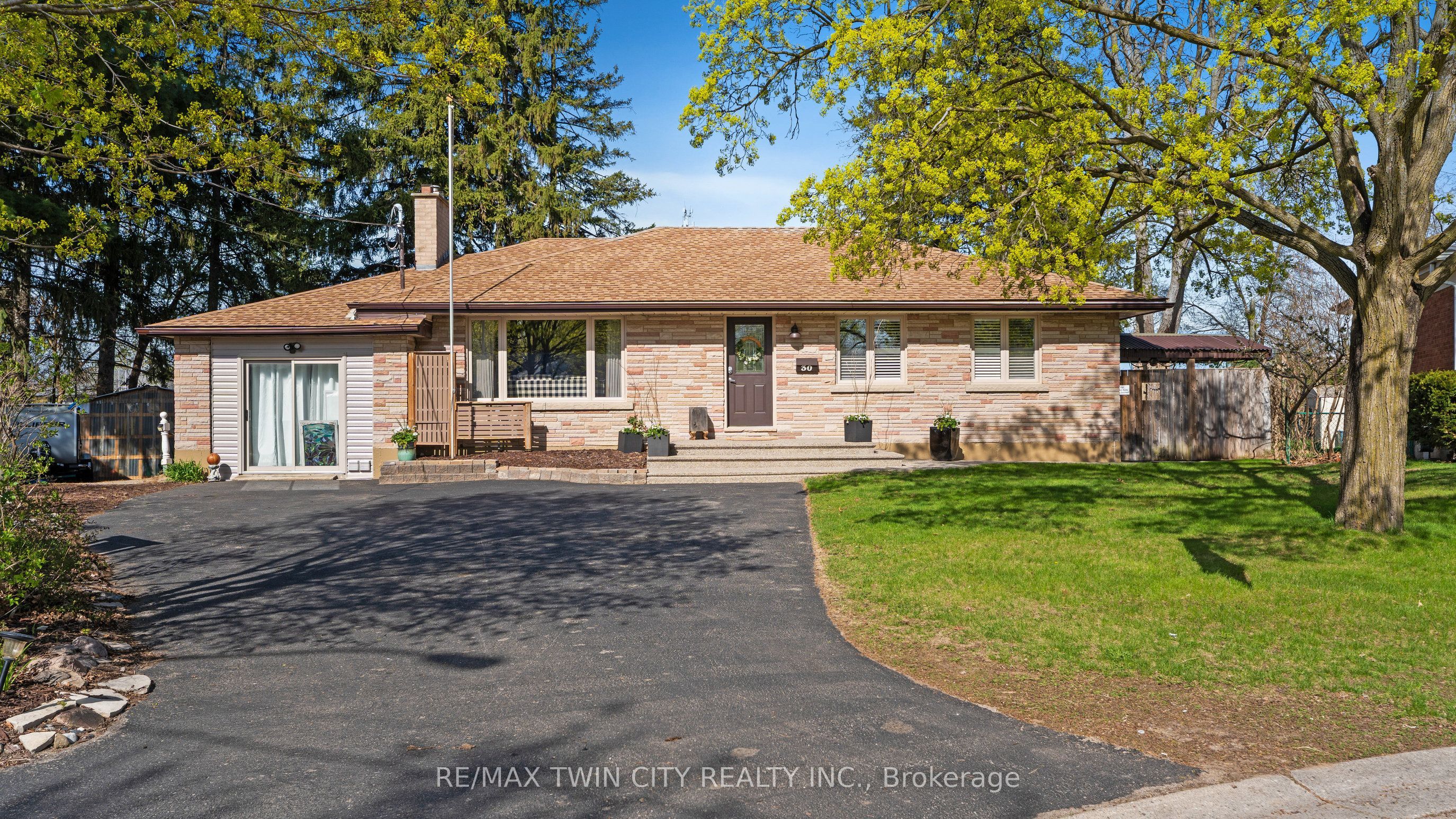 Brantford County Real Estate Listings Main Image