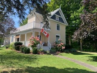 8 Queen St W