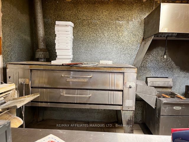 1255 Pitt Street Property Photo 4